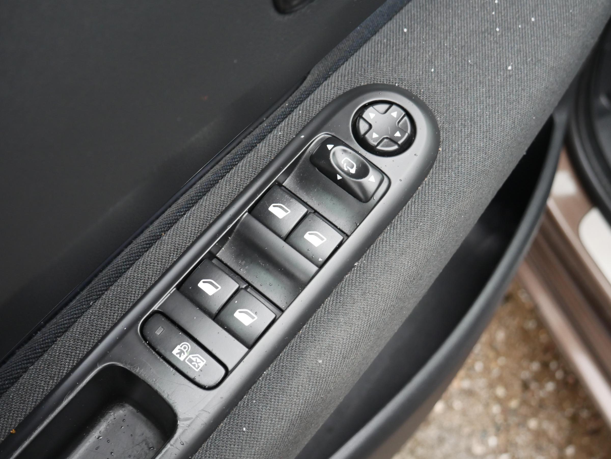 Peugeot 5008, 2015 - pohled č. 17