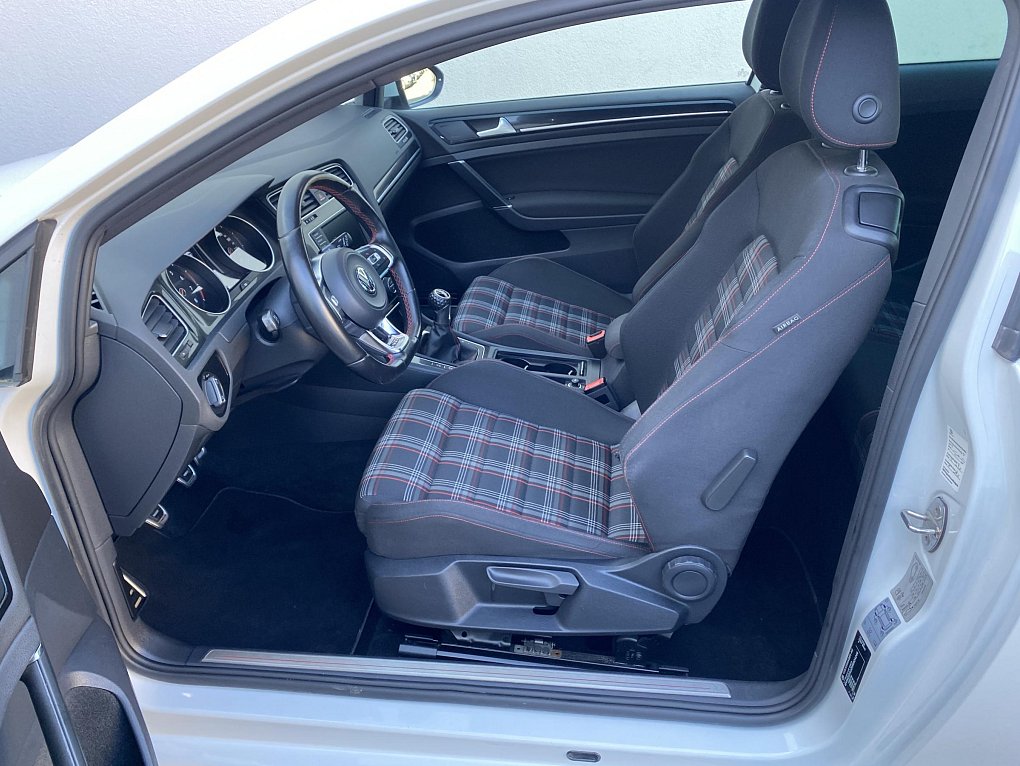Volkswagen Golf 2.0 TSi GTi