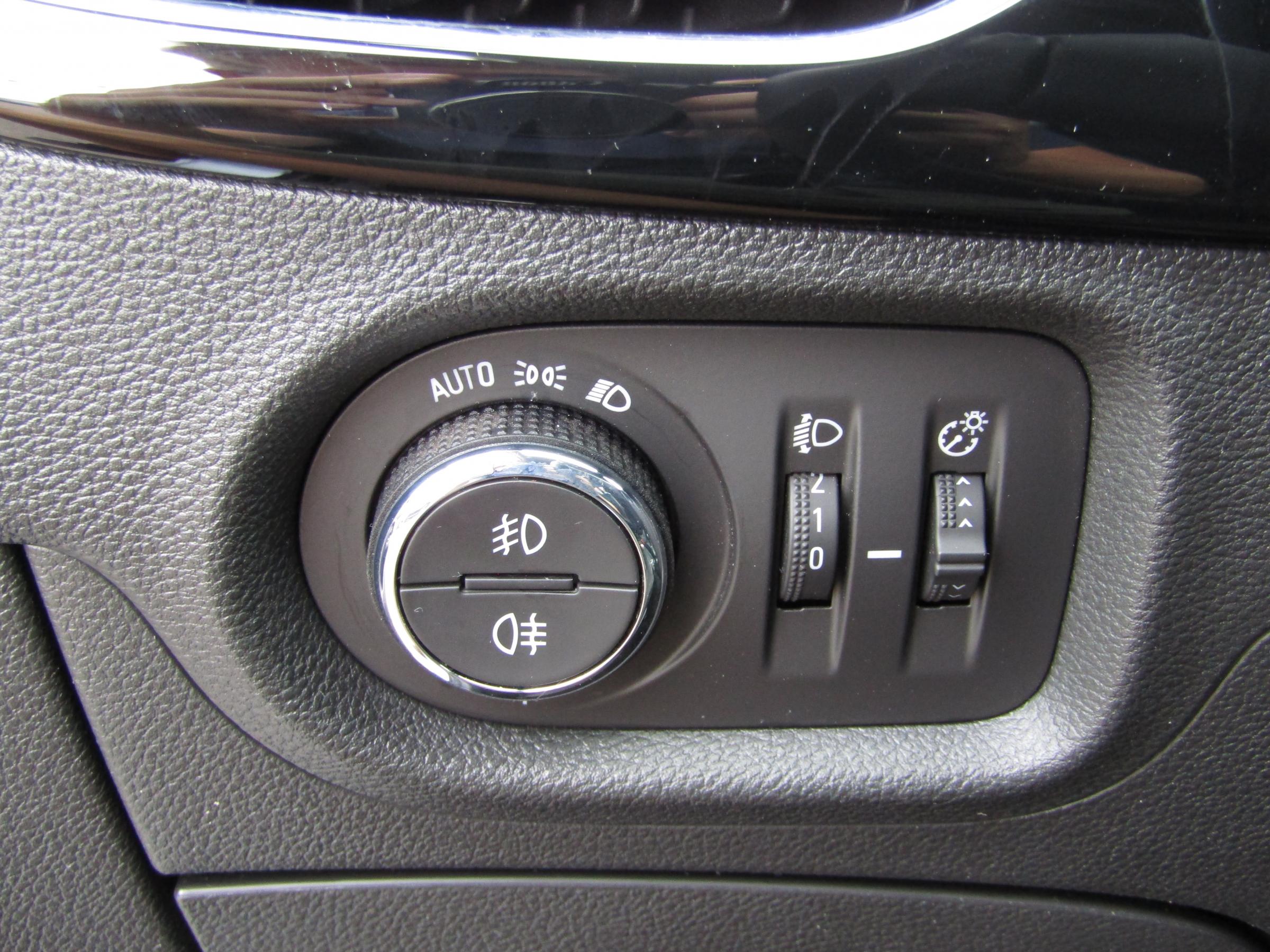 Opel Astra, 2021 - pohled č. 16