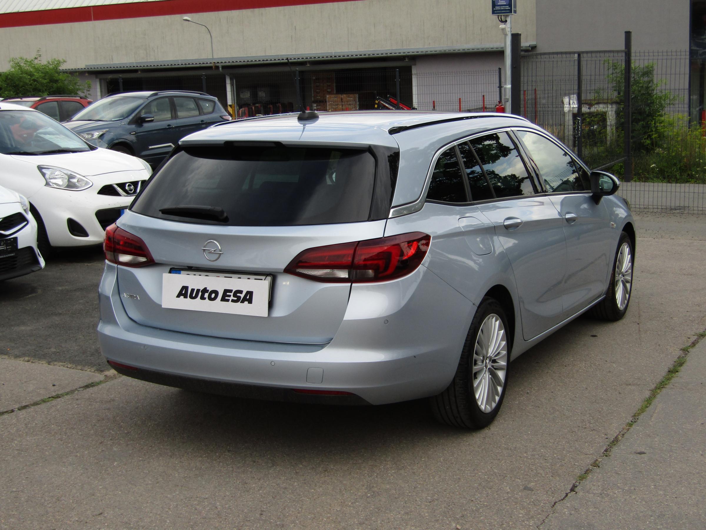 Opel Astra, 2021 - pohled č. 4