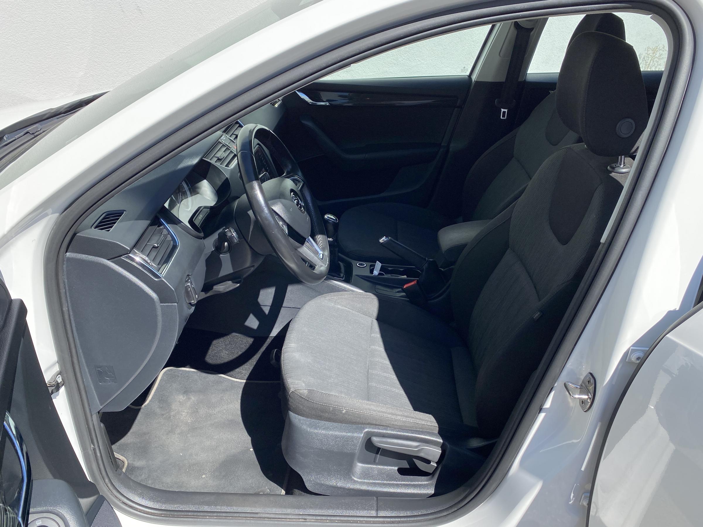 Škoda Octavia III, 2019 - pohled č. 12