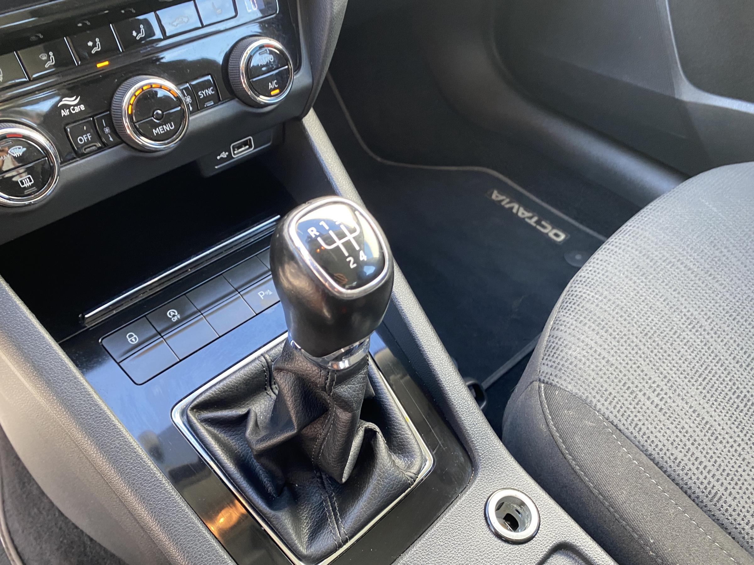 Škoda Octavia III, 2019 - pohled č. 17