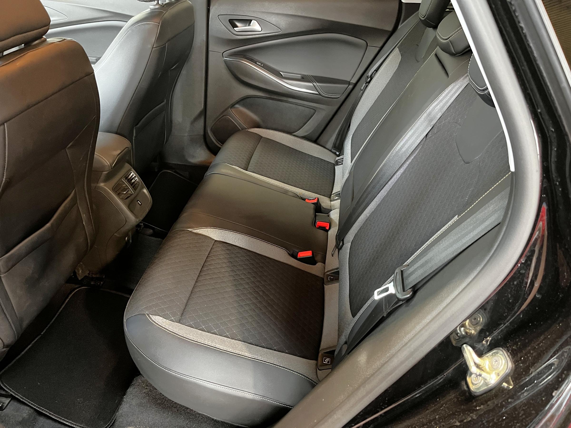 Vauxhall Grandland X, 2018 - pohled č. 10