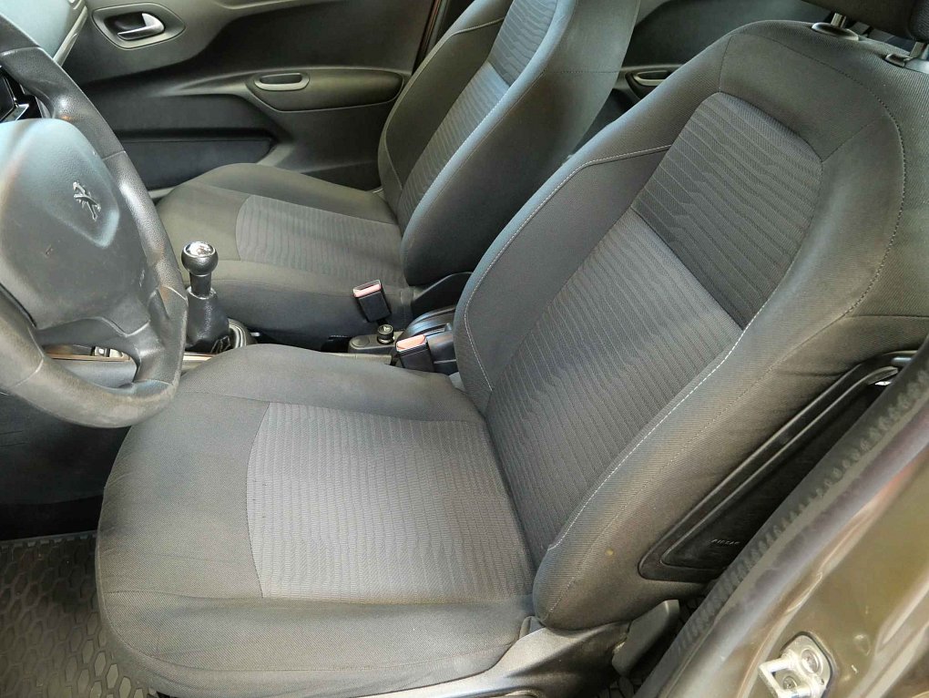 Peugeot 301 1.6i 