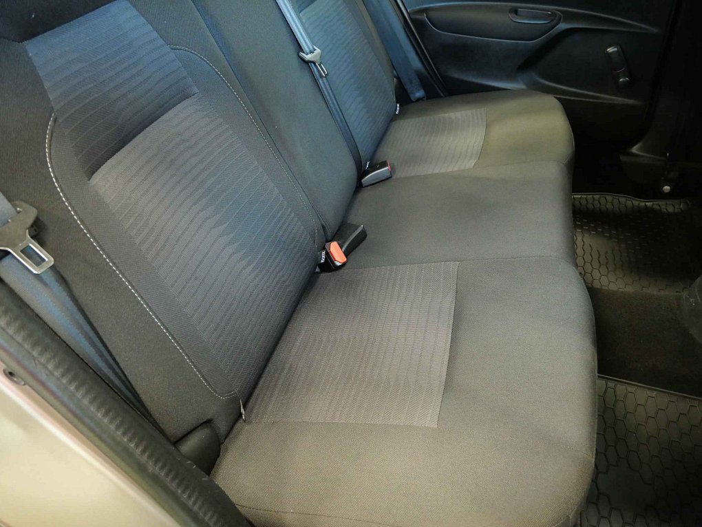Peugeot 301 1.6i 