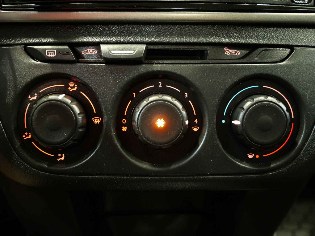 Peugeot 301 1.6i 