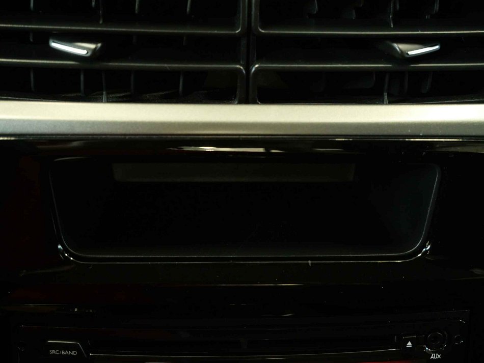 Peugeot 301 1.6i 