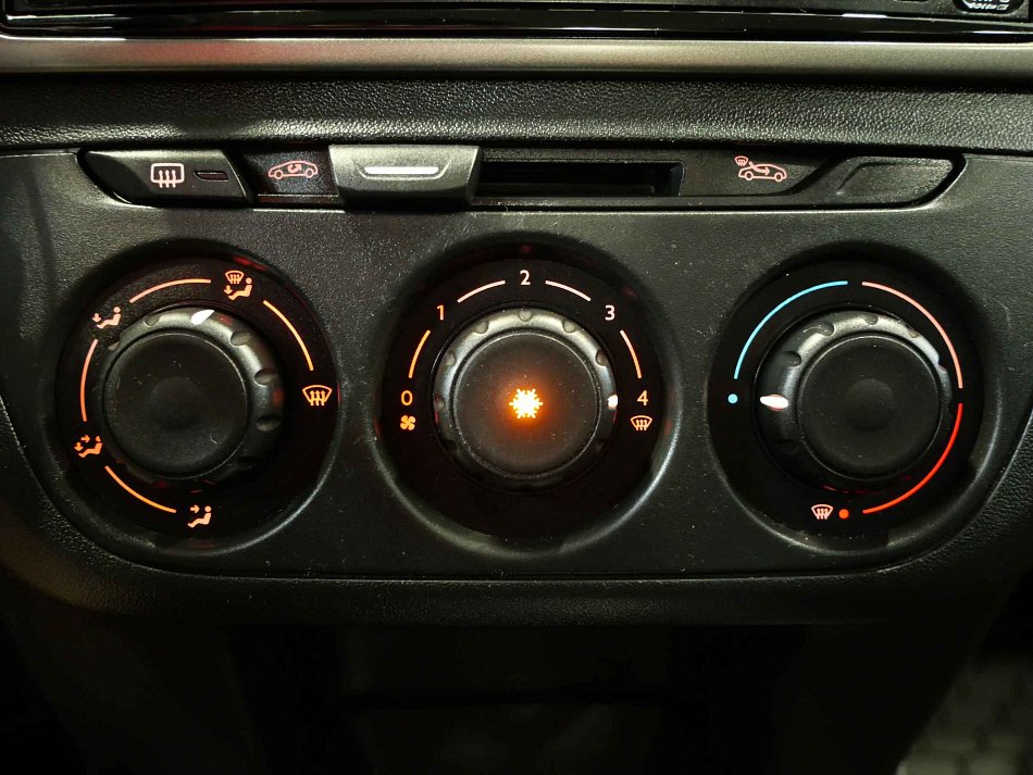 Peugeot 301 1.6i 
