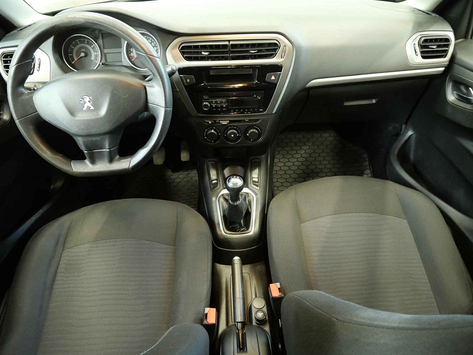 Peugeot 301 1.6i 