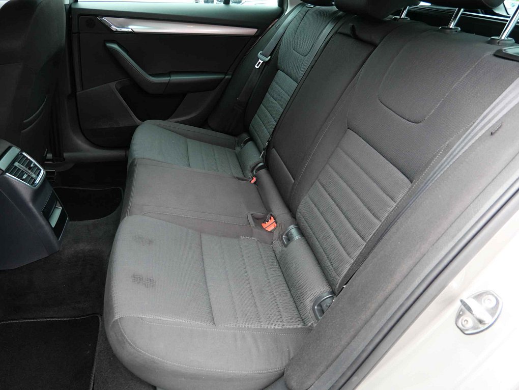 Škoda Octavia III 2.0TDi Elegance
