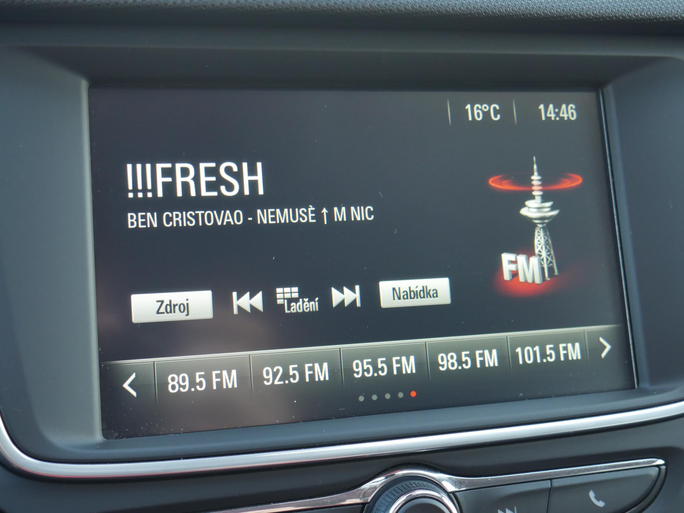 Vauxhall Crossland X, 2018 - pohled č. 12