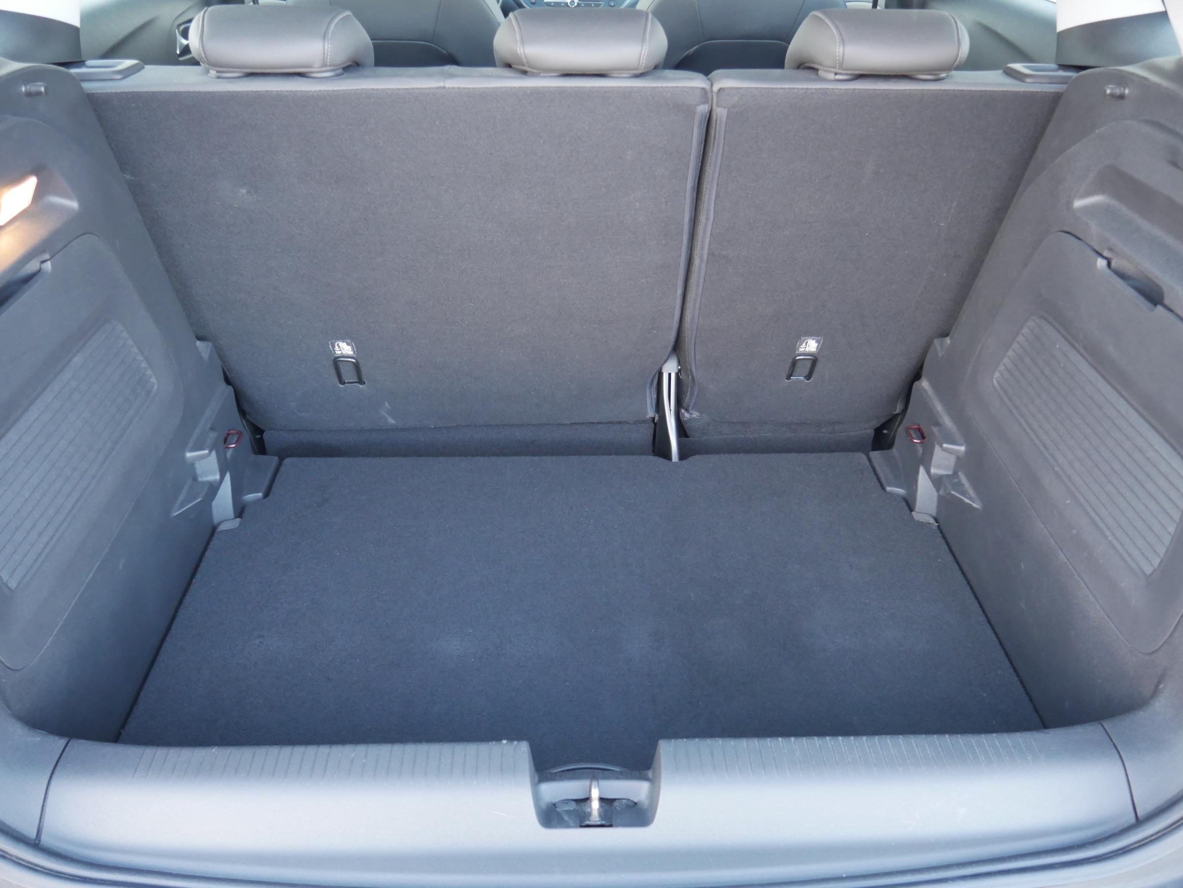 Vauxhall Crossland X, 2018 - pohled č. 7