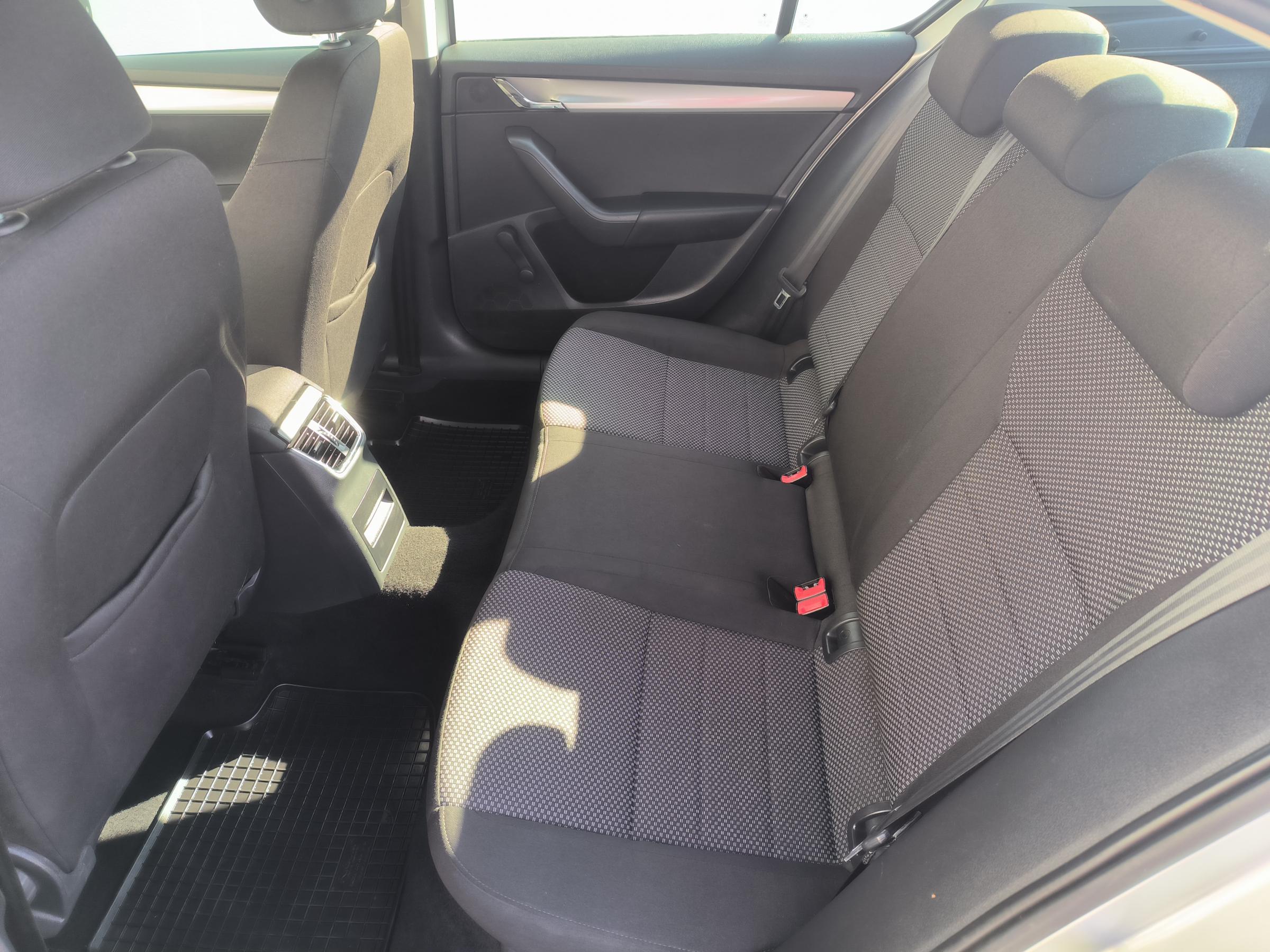 Škoda Octavia III, 2013 - pohled č. 11