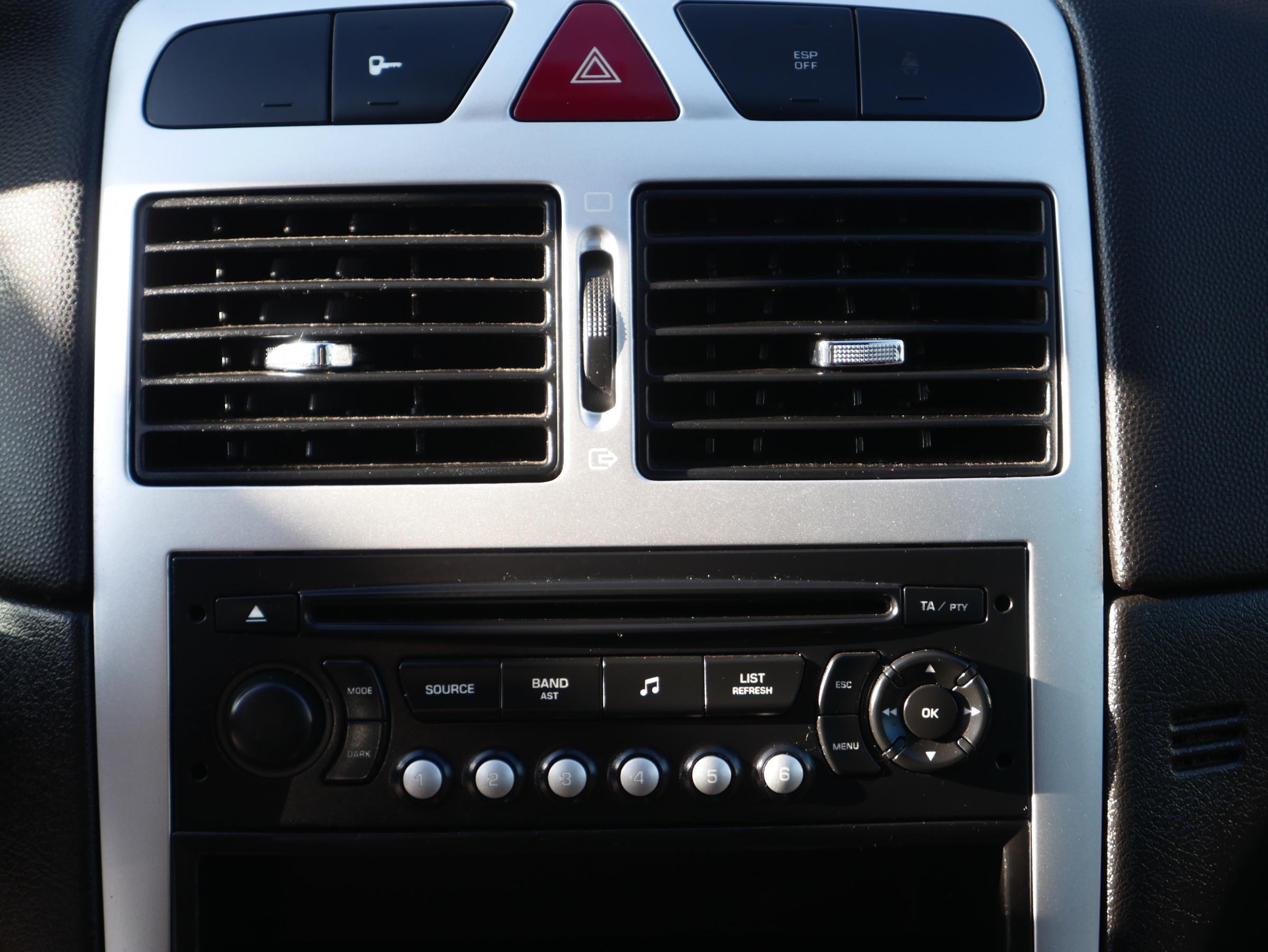 Peugeot 307, 2006 - pohled č. 10