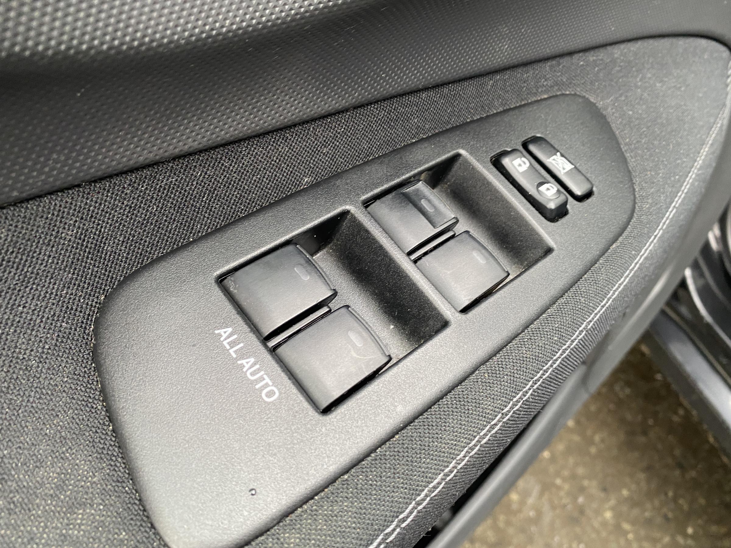 Toyota Auris, 2012 - pohled č. 13