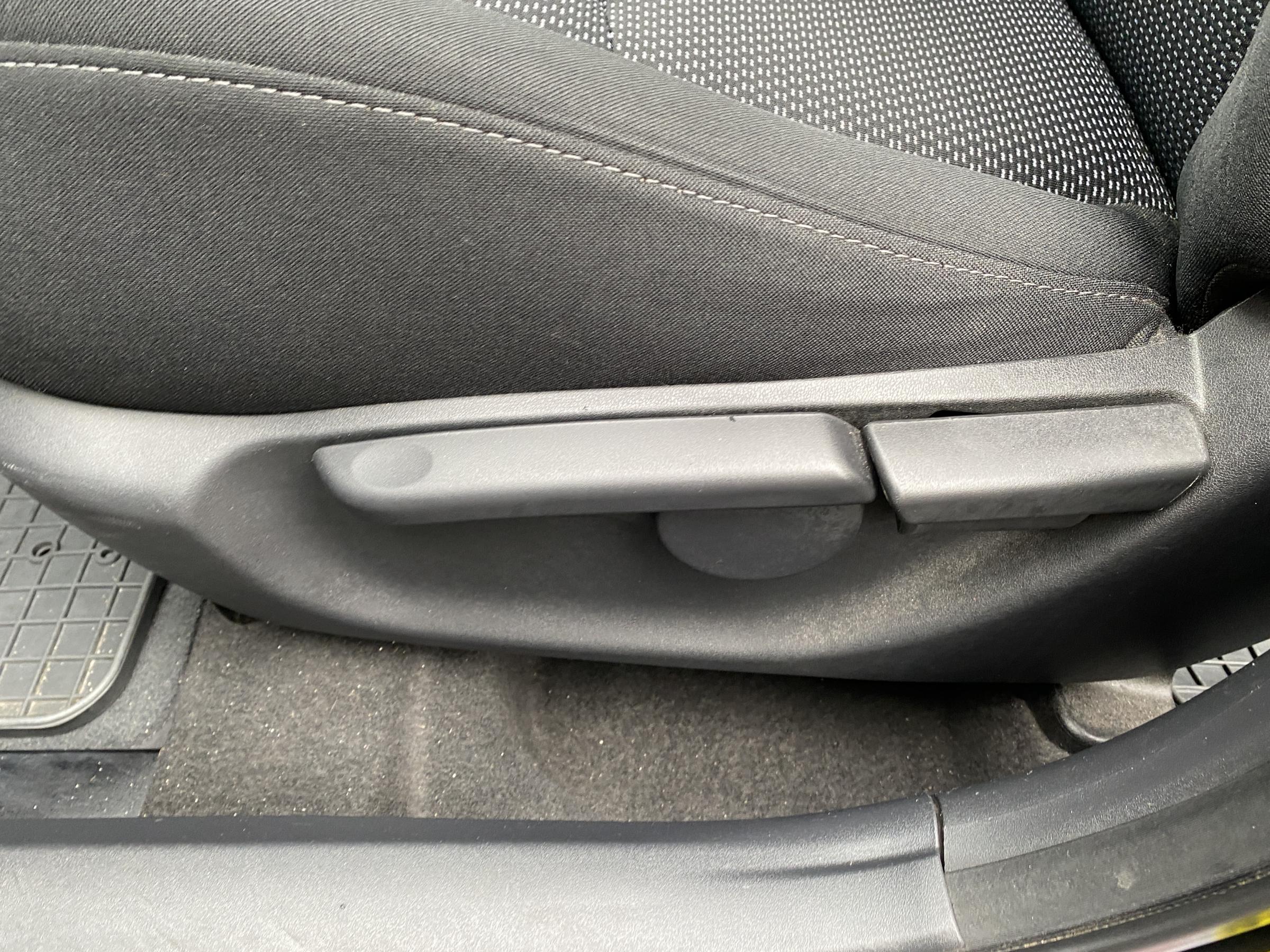 Toyota Auris, 2012 - pohled č. 14