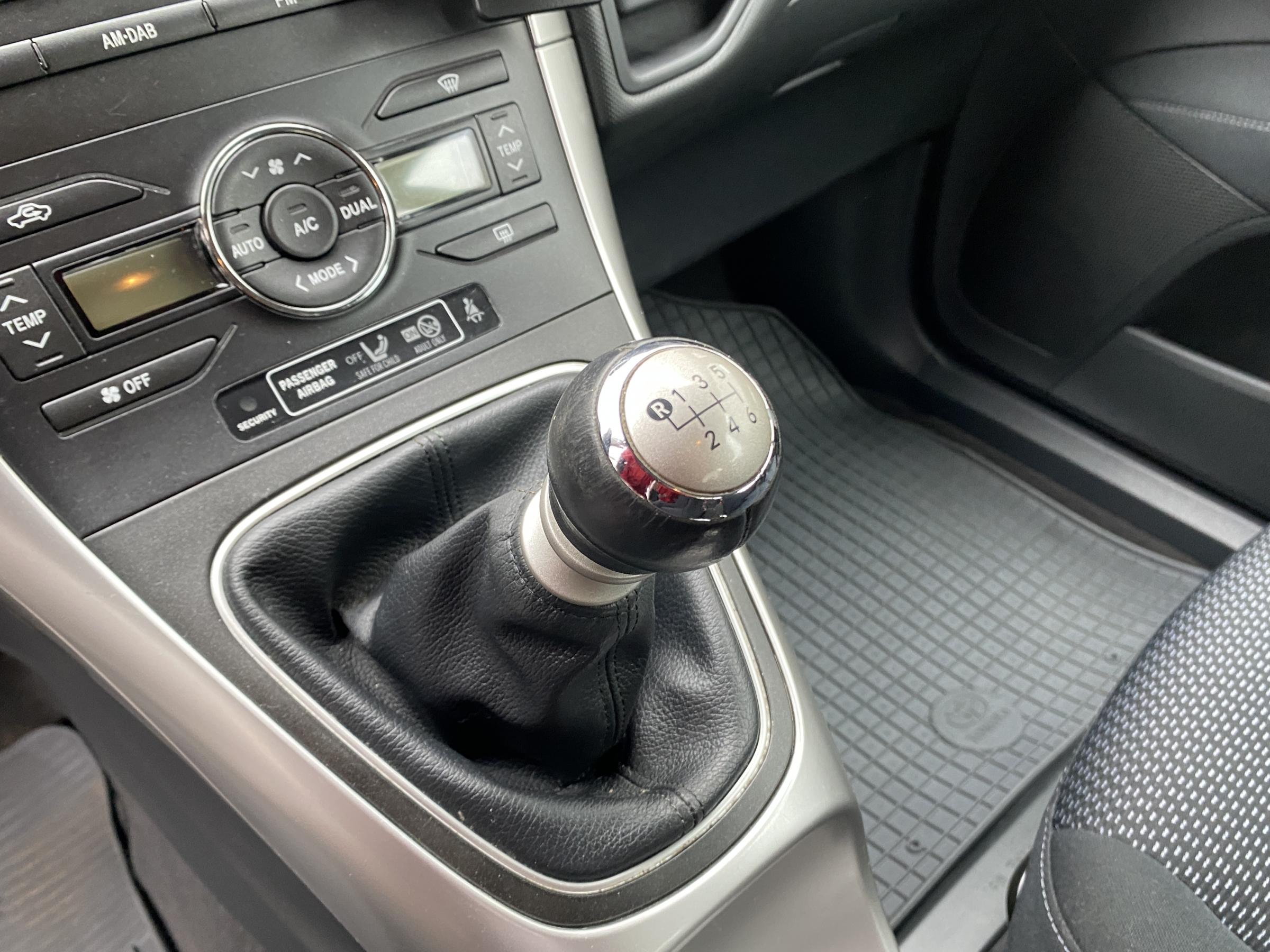 Toyota Auris, 2012 - pohled č. 16