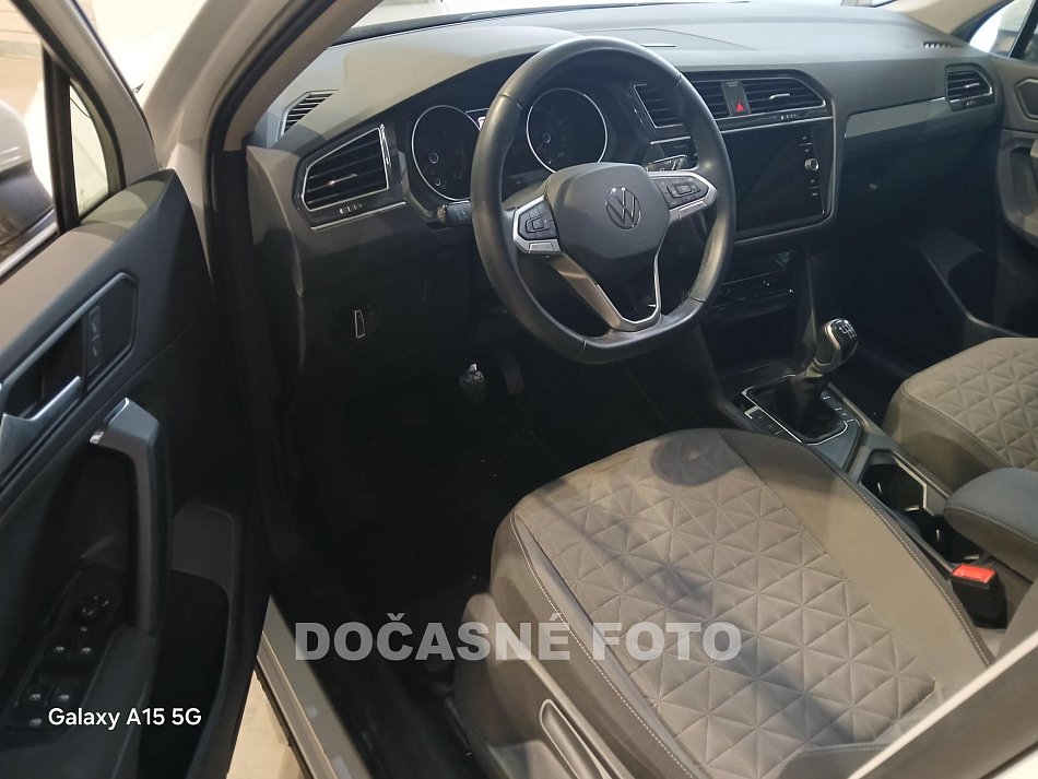 Volkswagen Tiguan 2.0. 