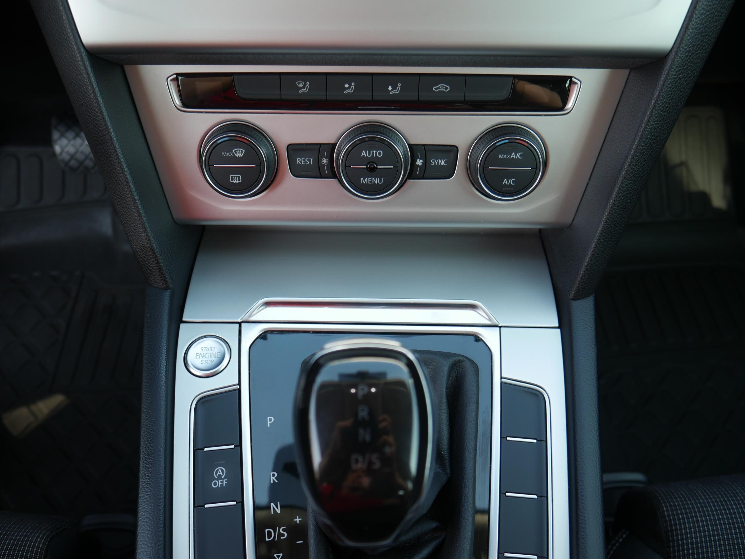 Volkswagen Passat, 2017 - pohled č. 16