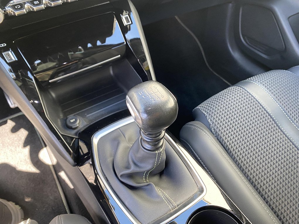 Peugeot 208 1.2 PT GT Line