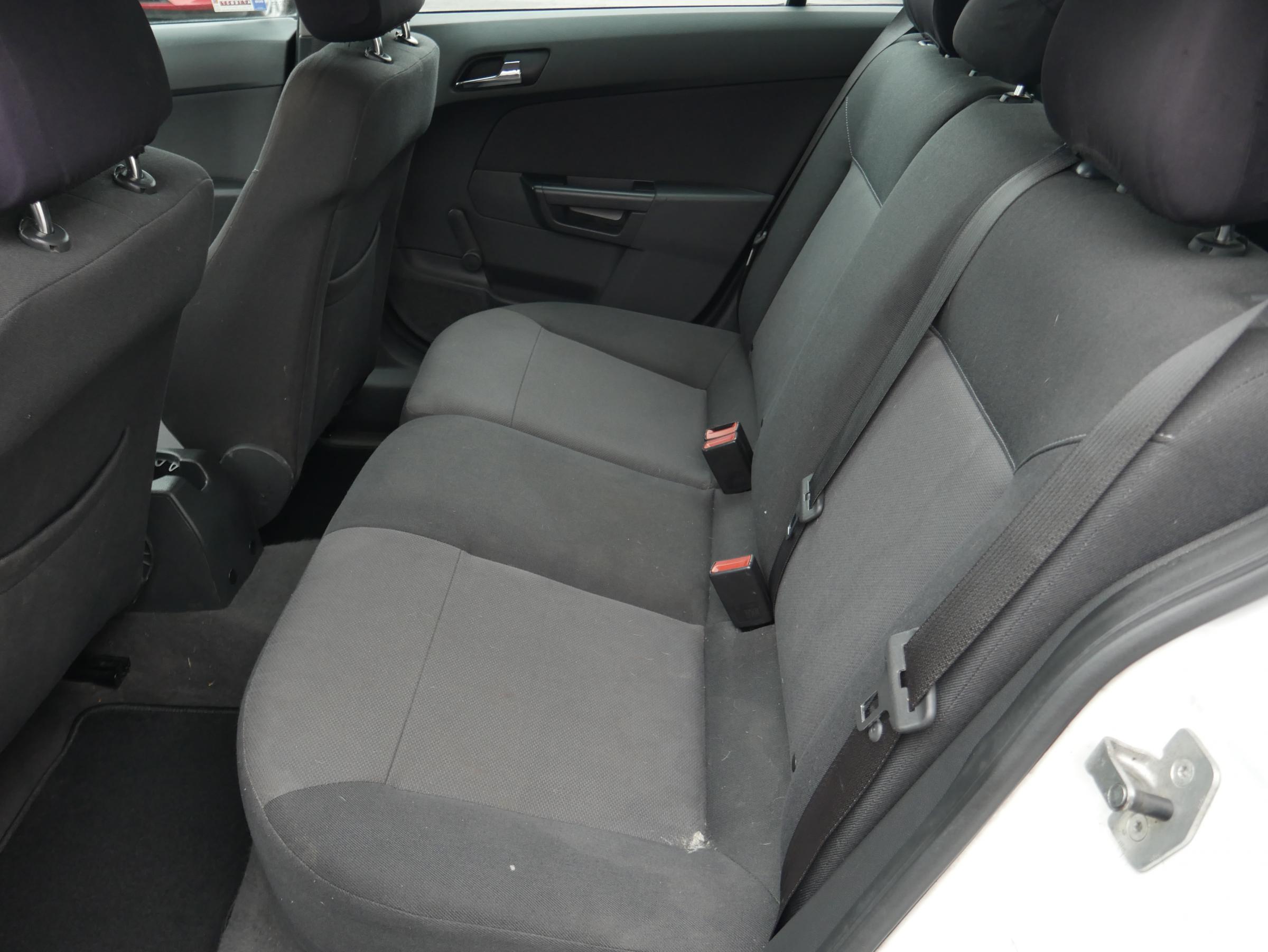 Opel Astra, 2012 - pohled č. 10