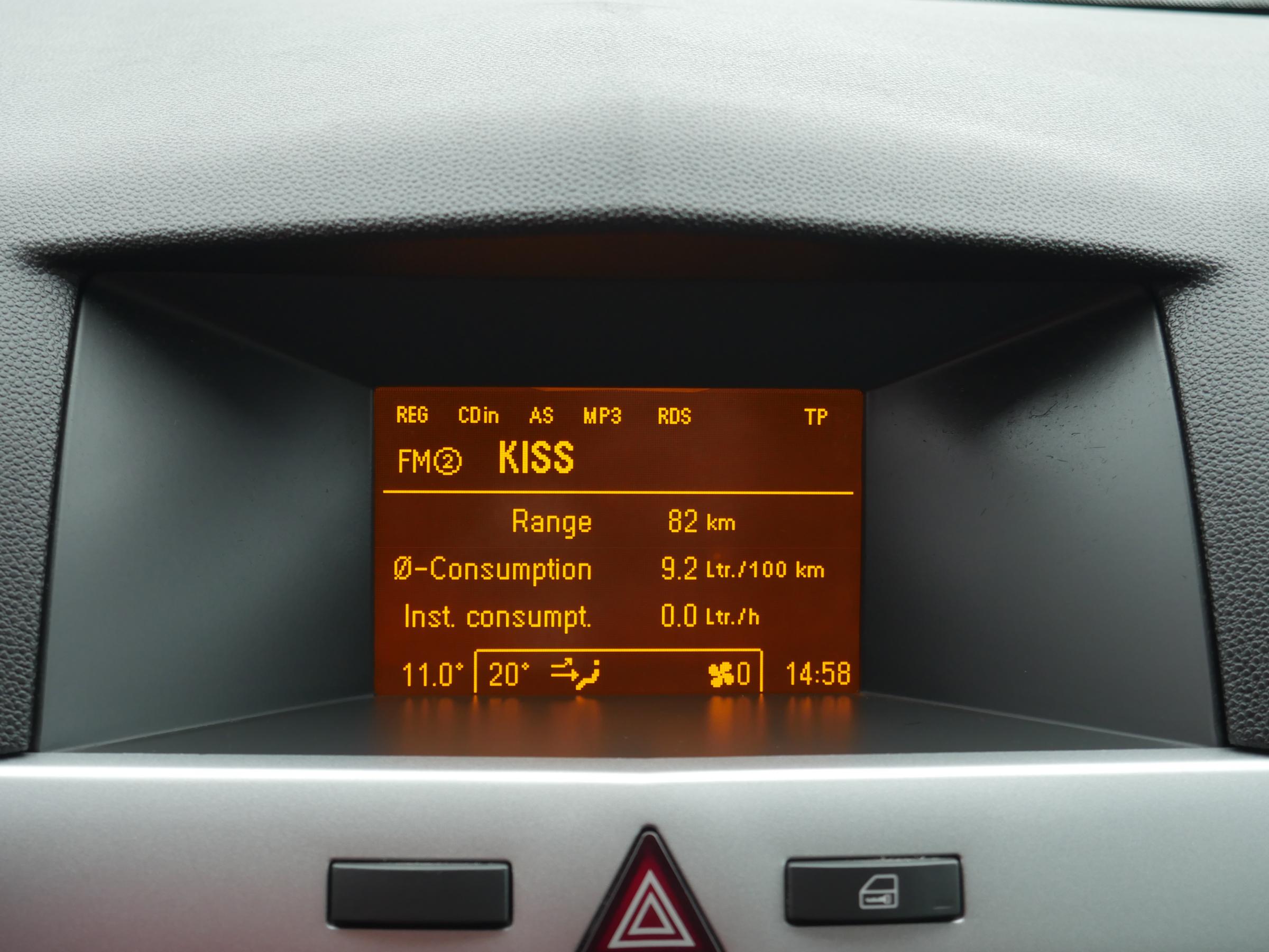 Opel Astra, 2012 - pohled č. 11