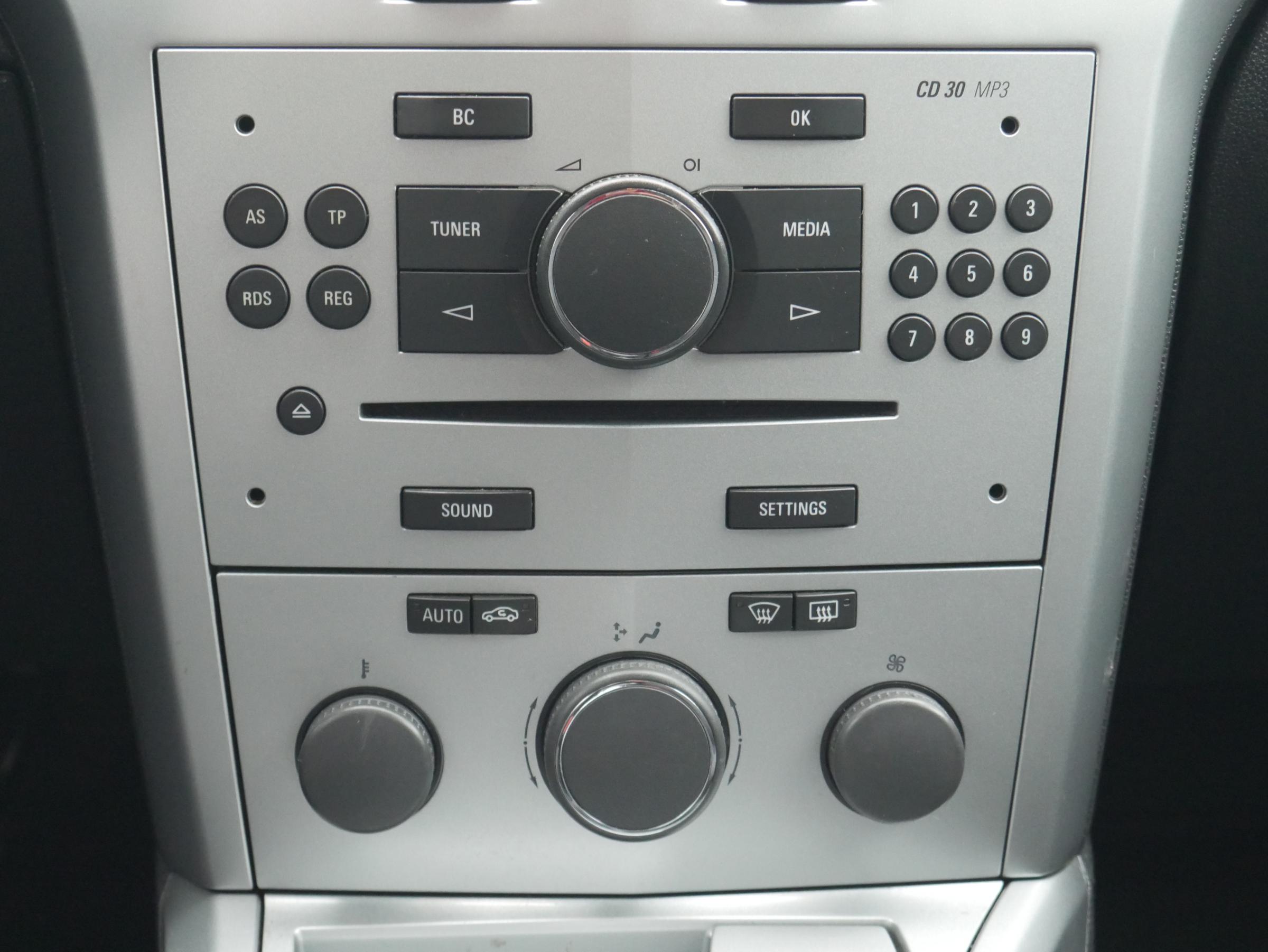 Opel Astra, 2012 - pohled č. 12