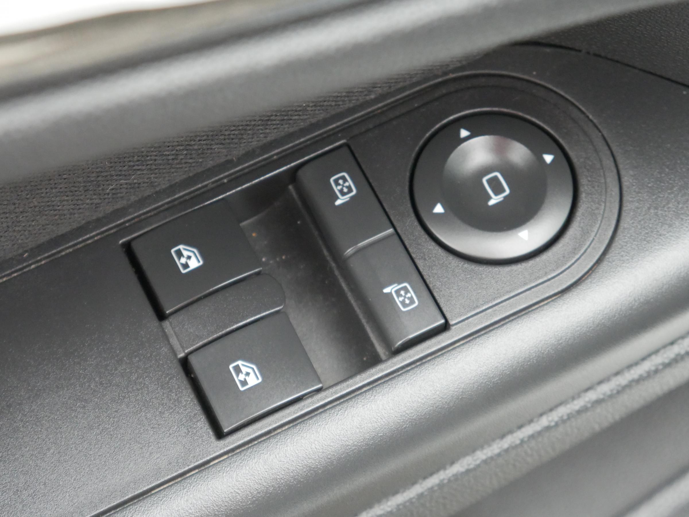 Opel Astra, 2012 - pohled č. 13