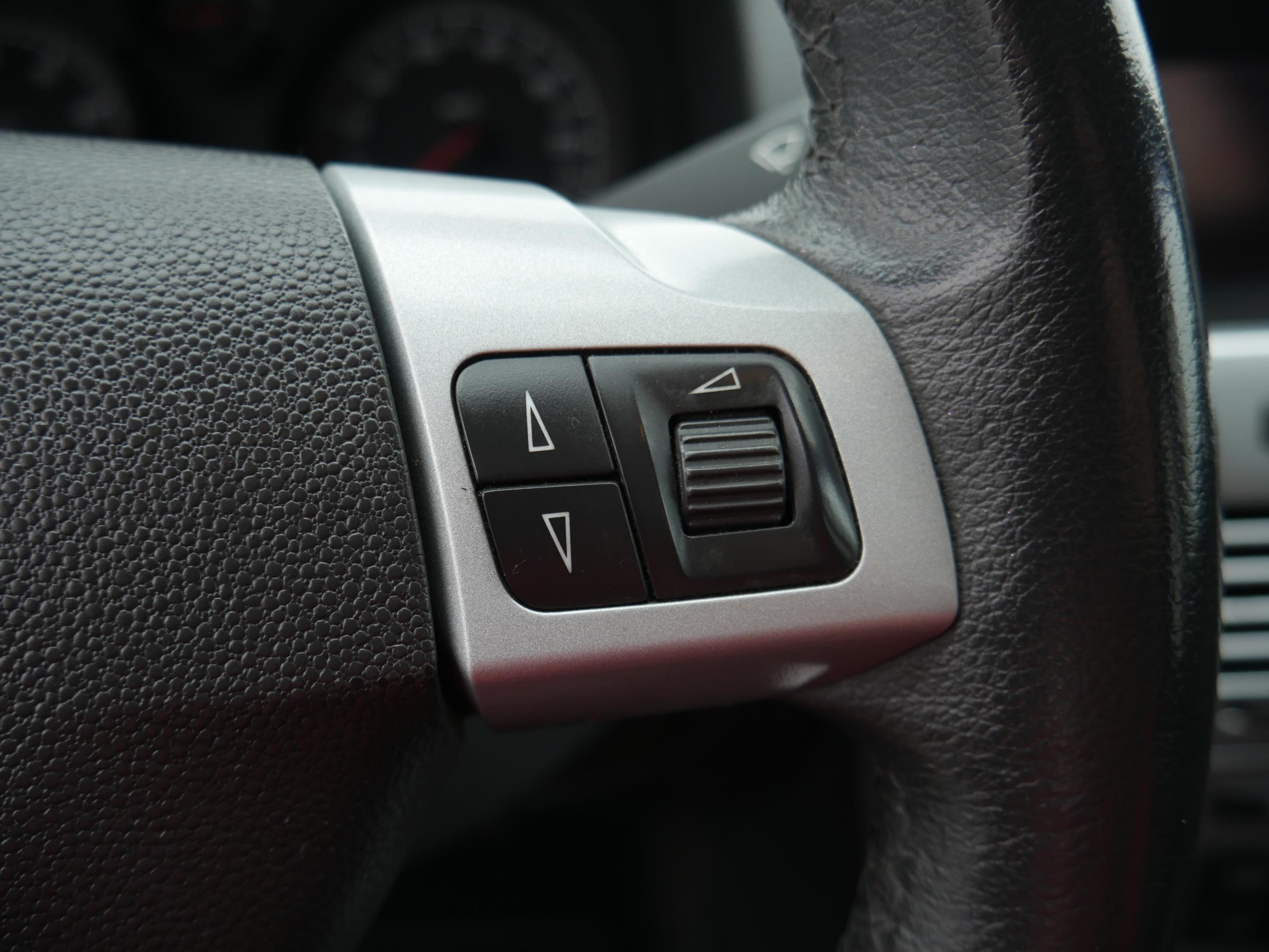 Opel Astra, 2012 - pohled č. 16