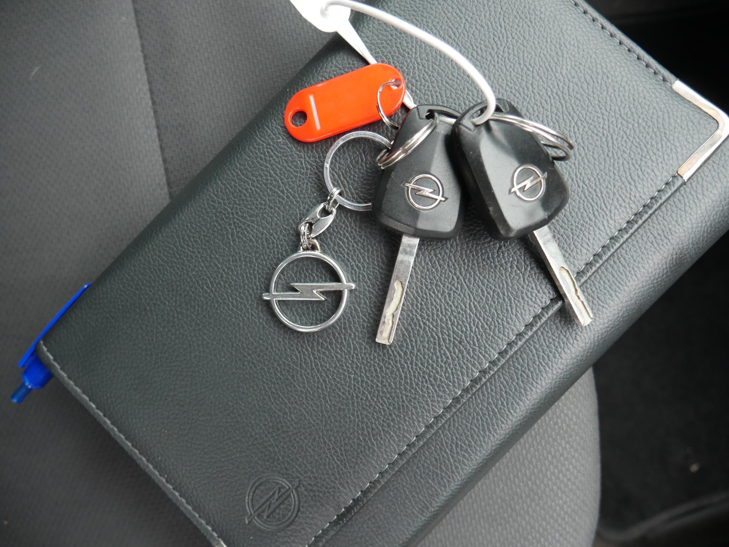 Opel Astra, 2012 - pohled č. 18