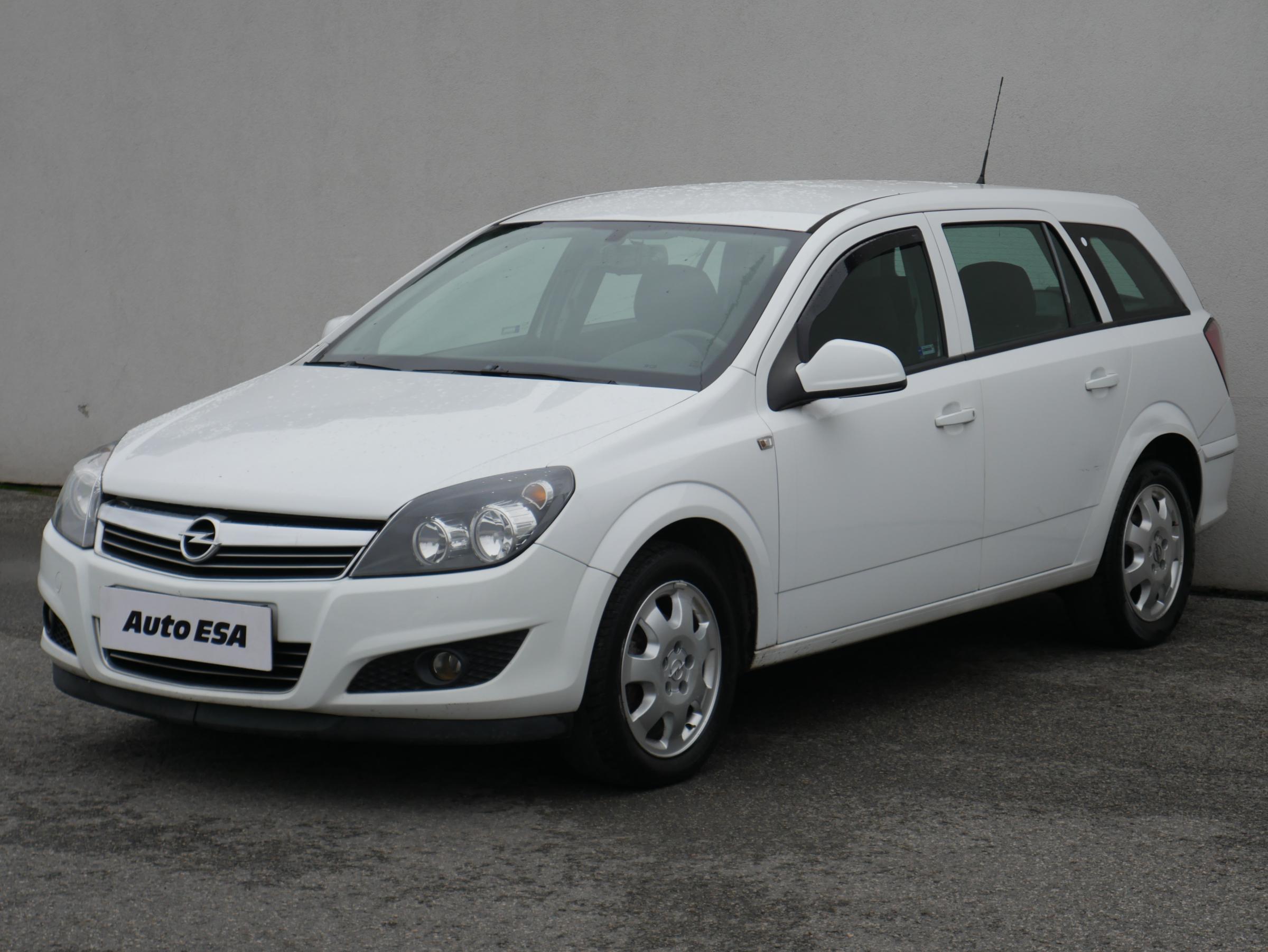 Opel Astra, 2012 - pohled č. 3