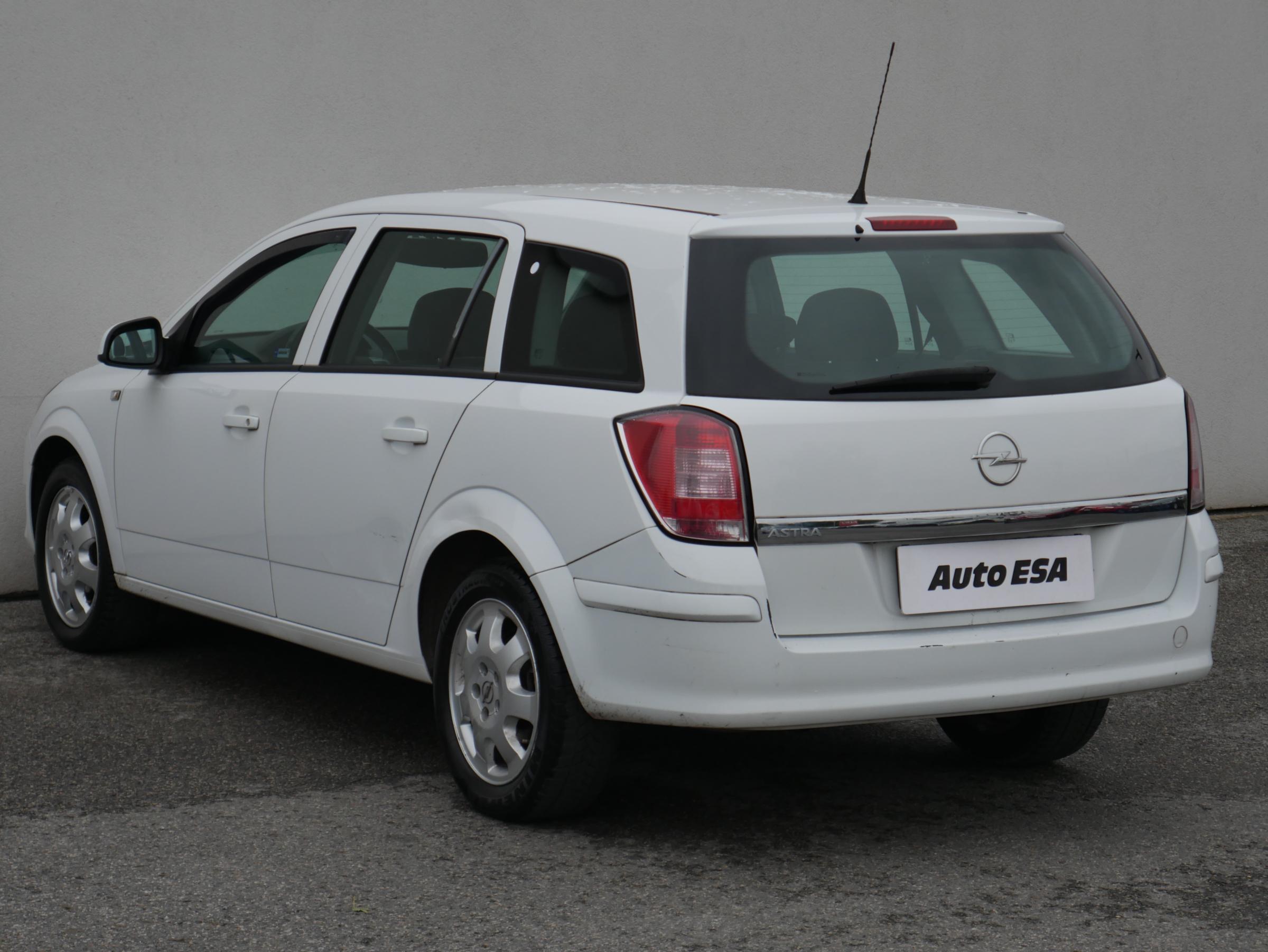 Opel Astra, 2012 - pohled č. 4
