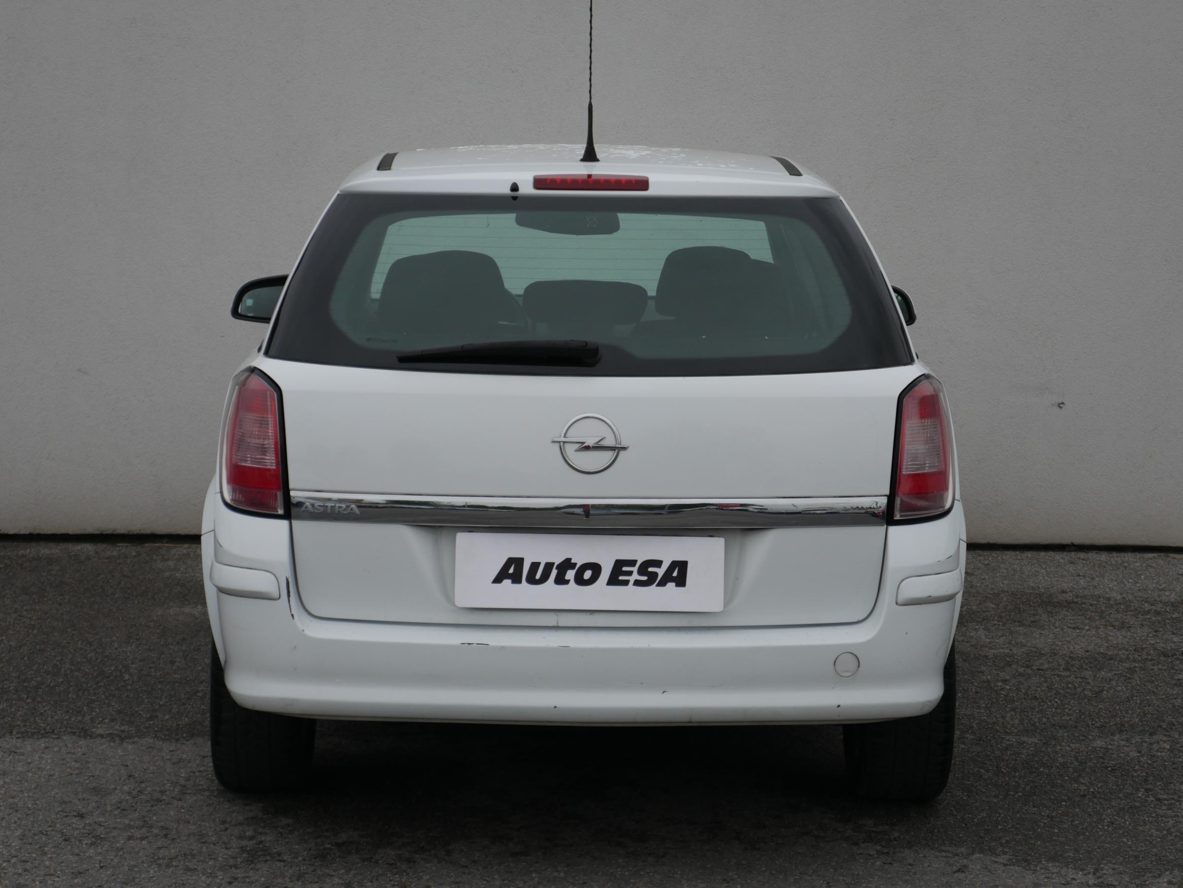 Opel Astra, 2012 - pohled č. 5