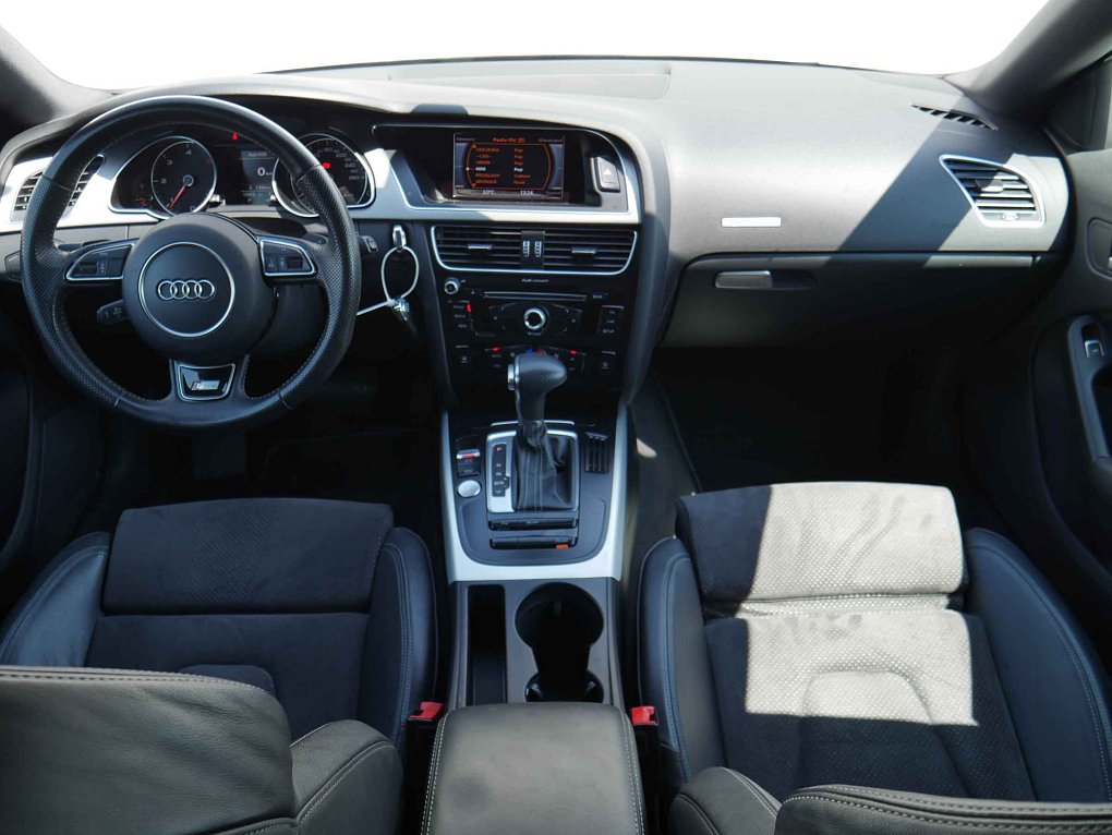 Audi A5 2.0TDi S-line Quattro