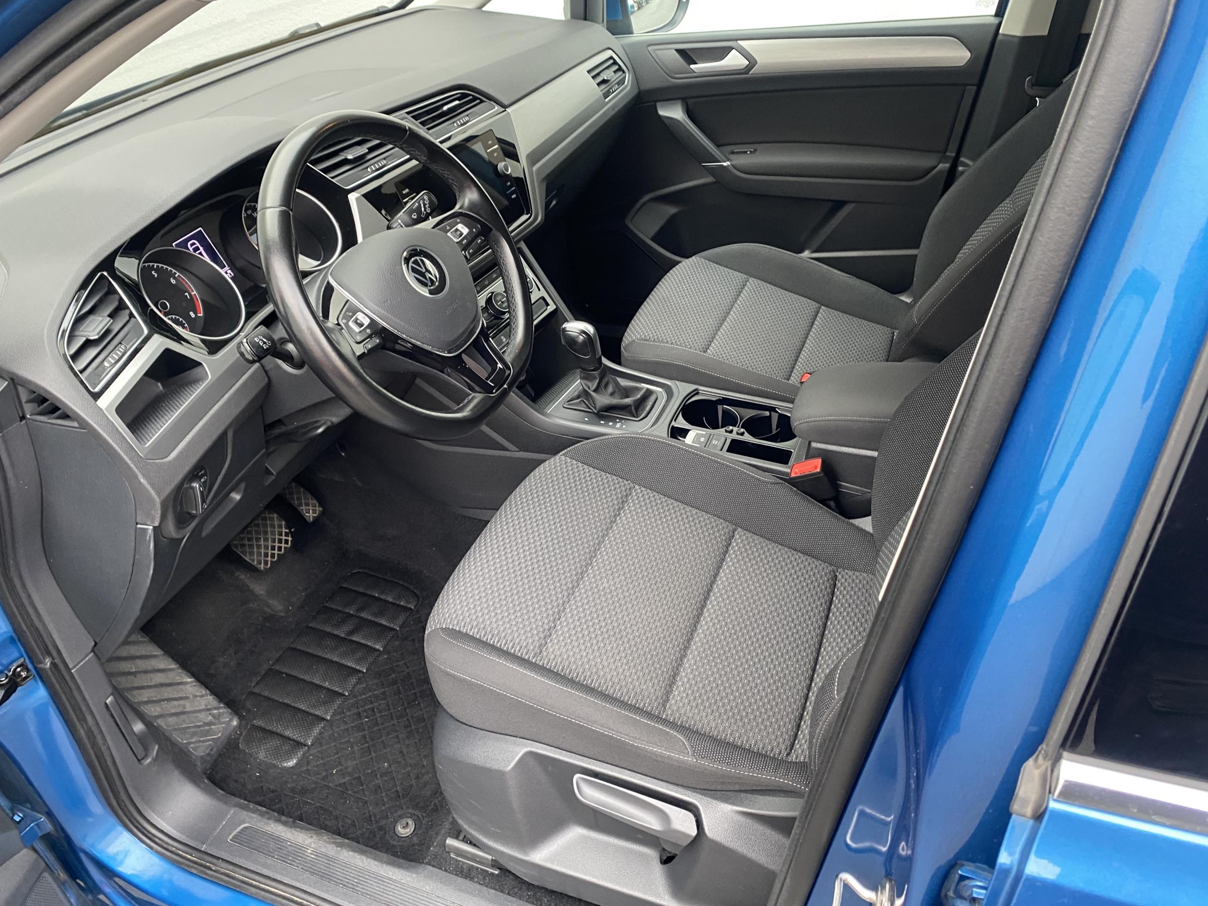 Volkswagen Touran, 2021 - pohled č. 10