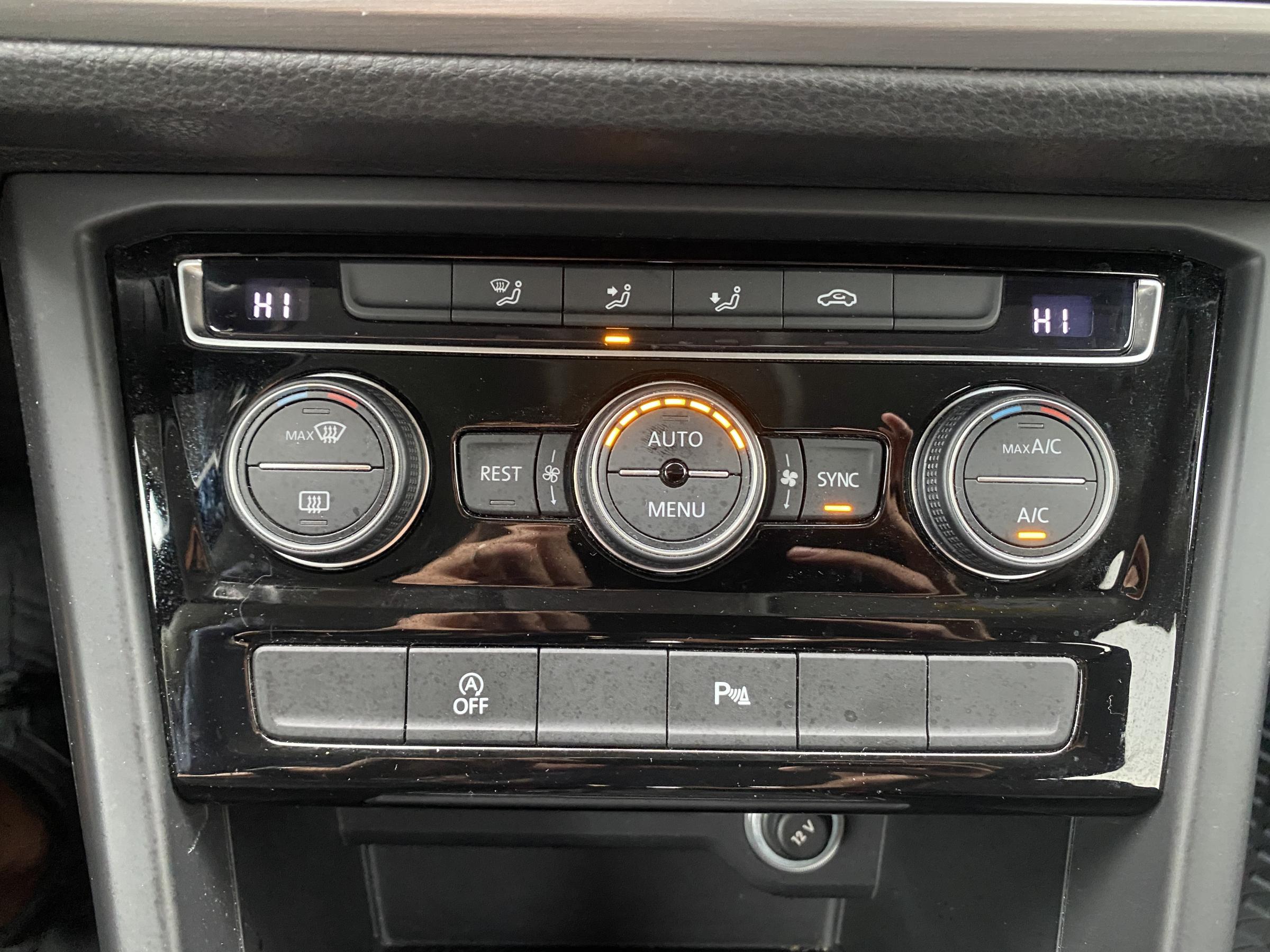 Volkswagen Touran, 2021 - pohled č. 12