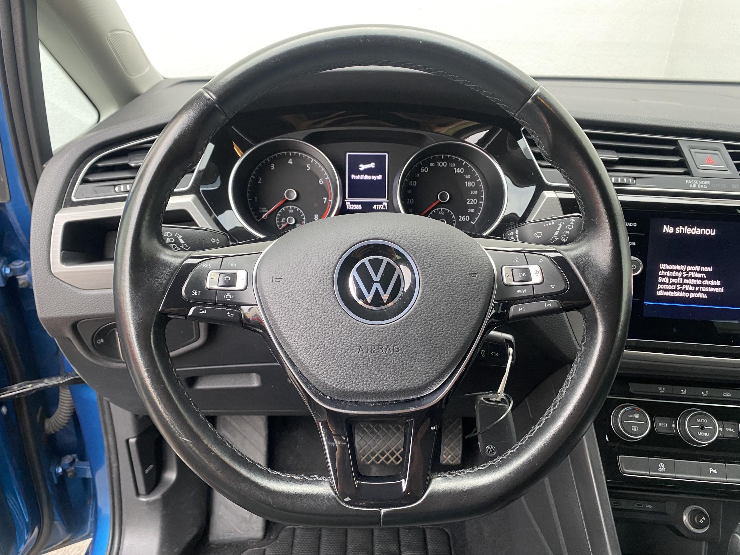 Volkswagen Touran, 2021 - pohled č. 15