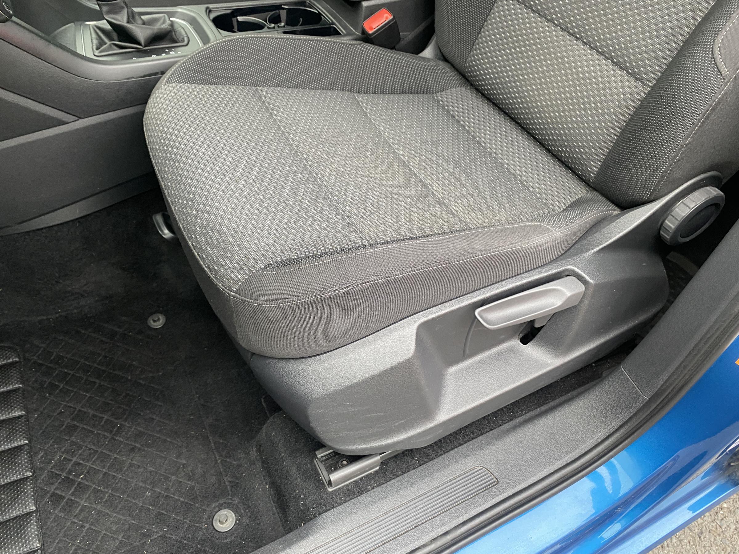 Volkswagen Touran, 2021 - pohled č. 16