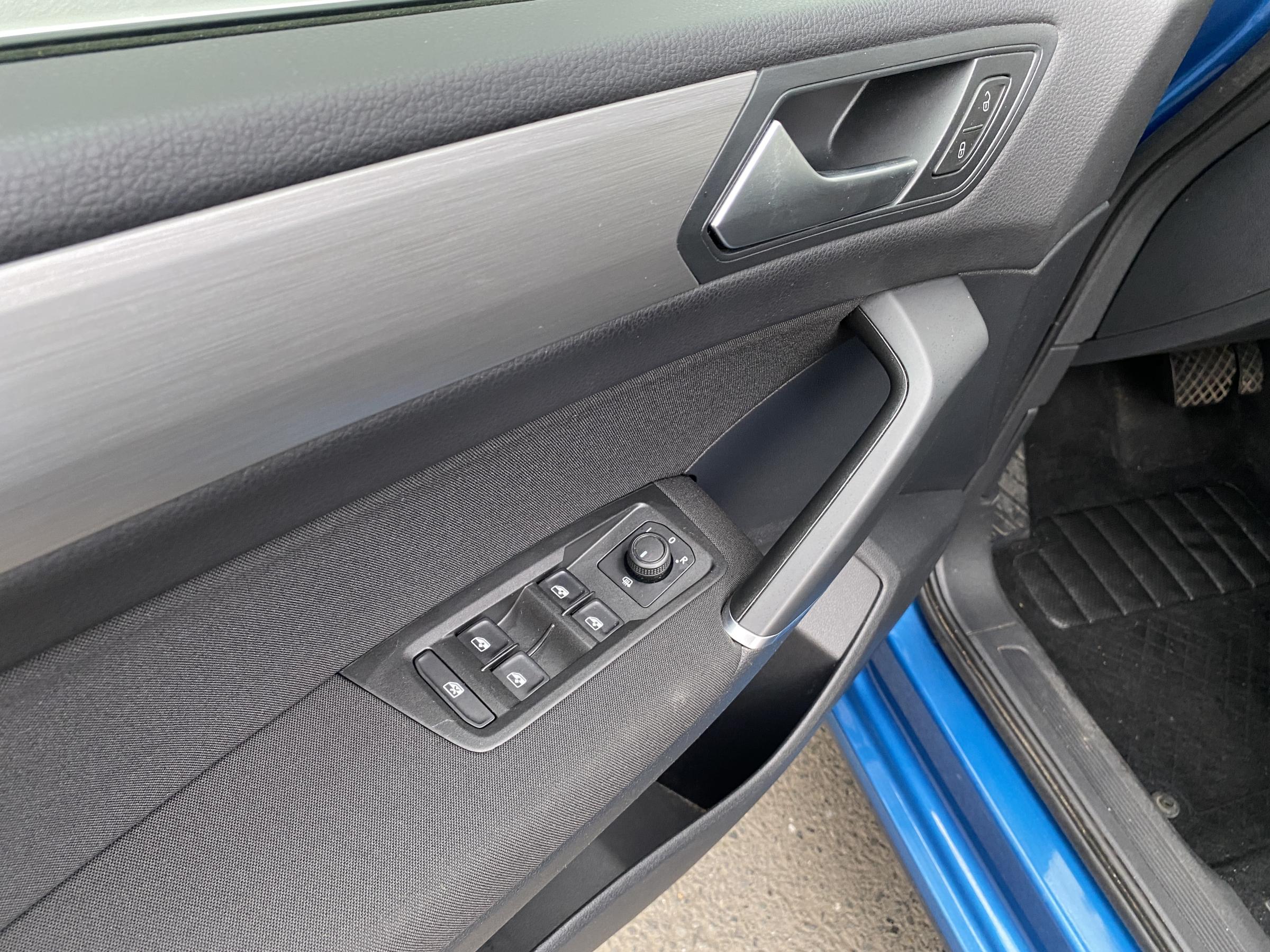 Volkswagen Touran, 2021 - pohled č. 17