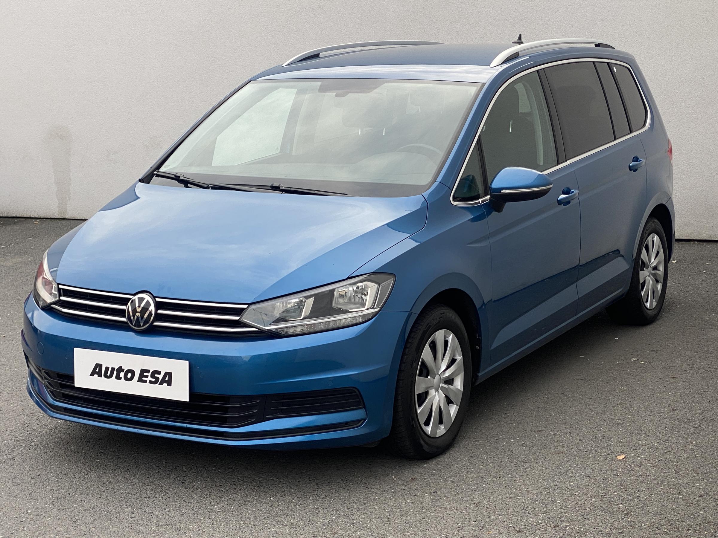 Volkswagen Touran, 2021 - pohled č. 3