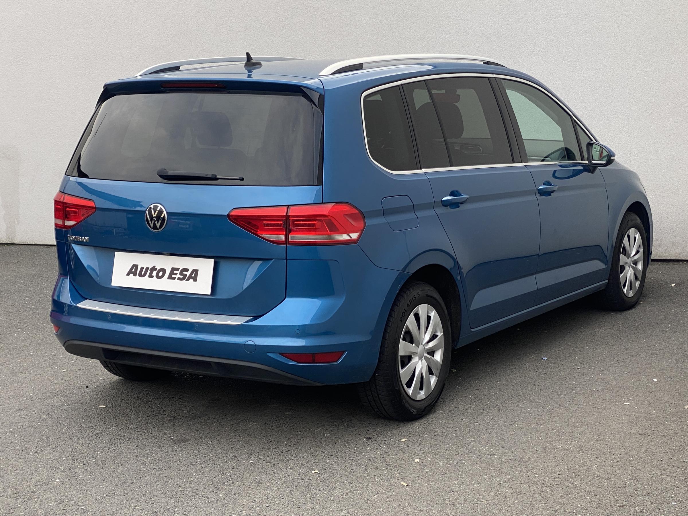 Volkswagen Touran, 2021 - pohled č. 4