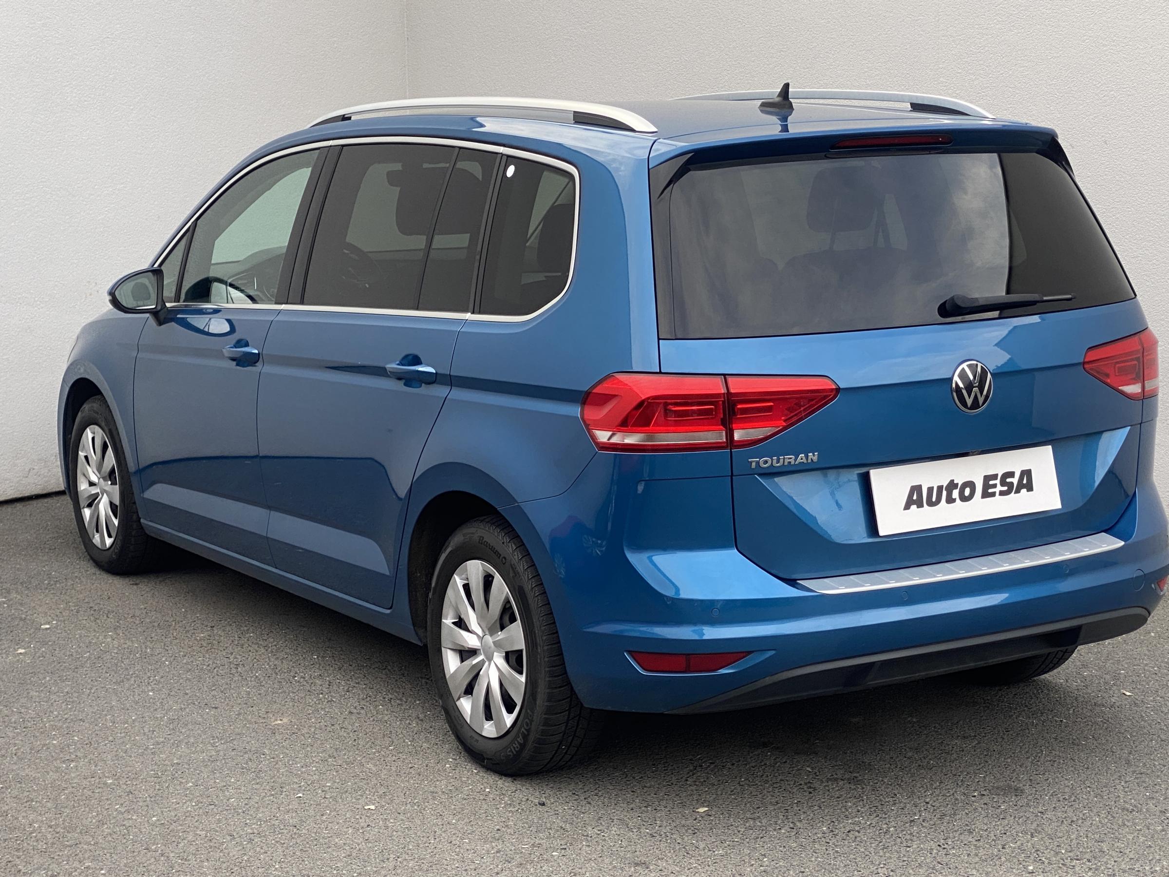 Volkswagen Touran, 2021 - pohled č. 6