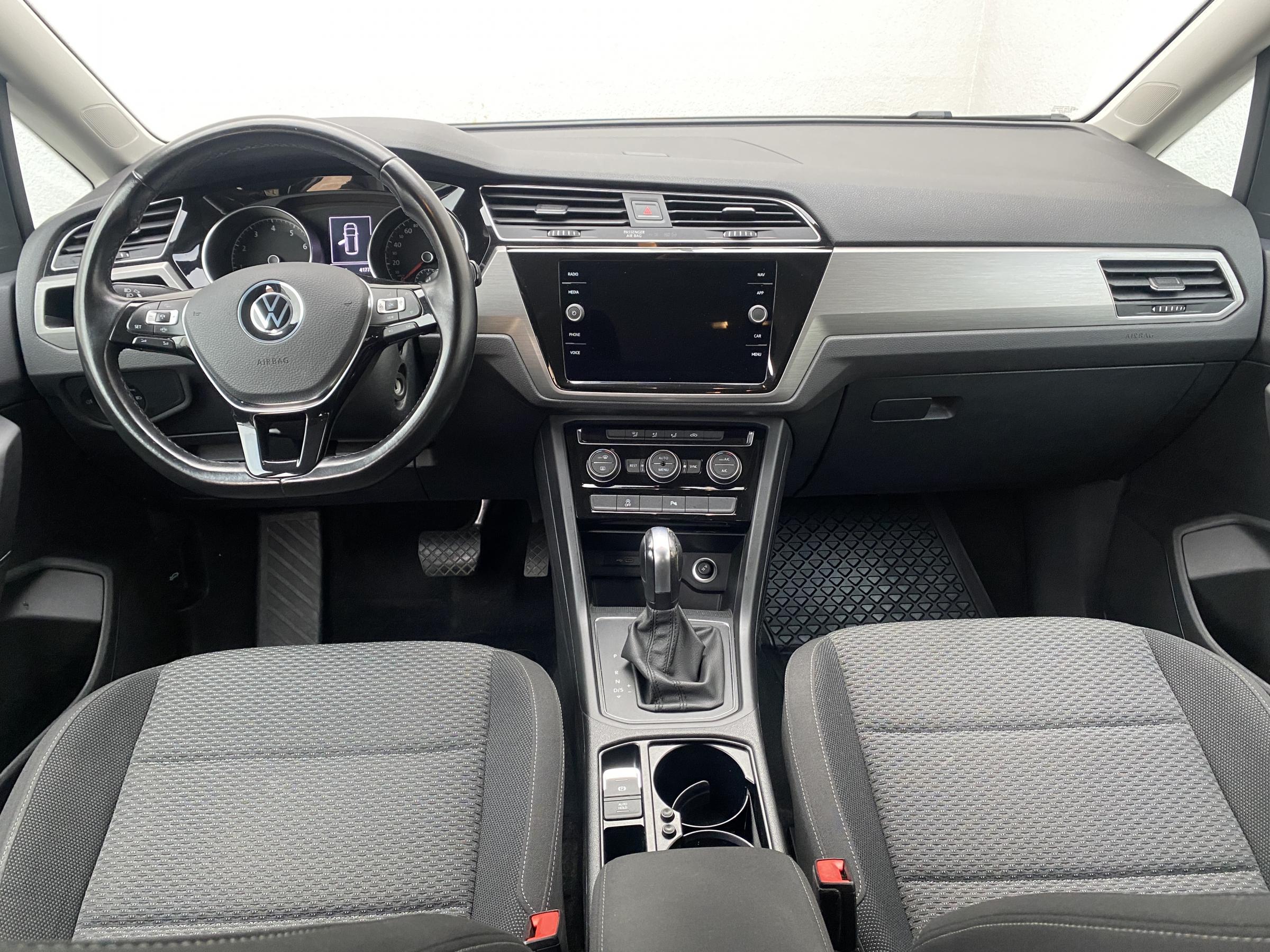 Volkswagen Touran, 2021 - pohled č. 8