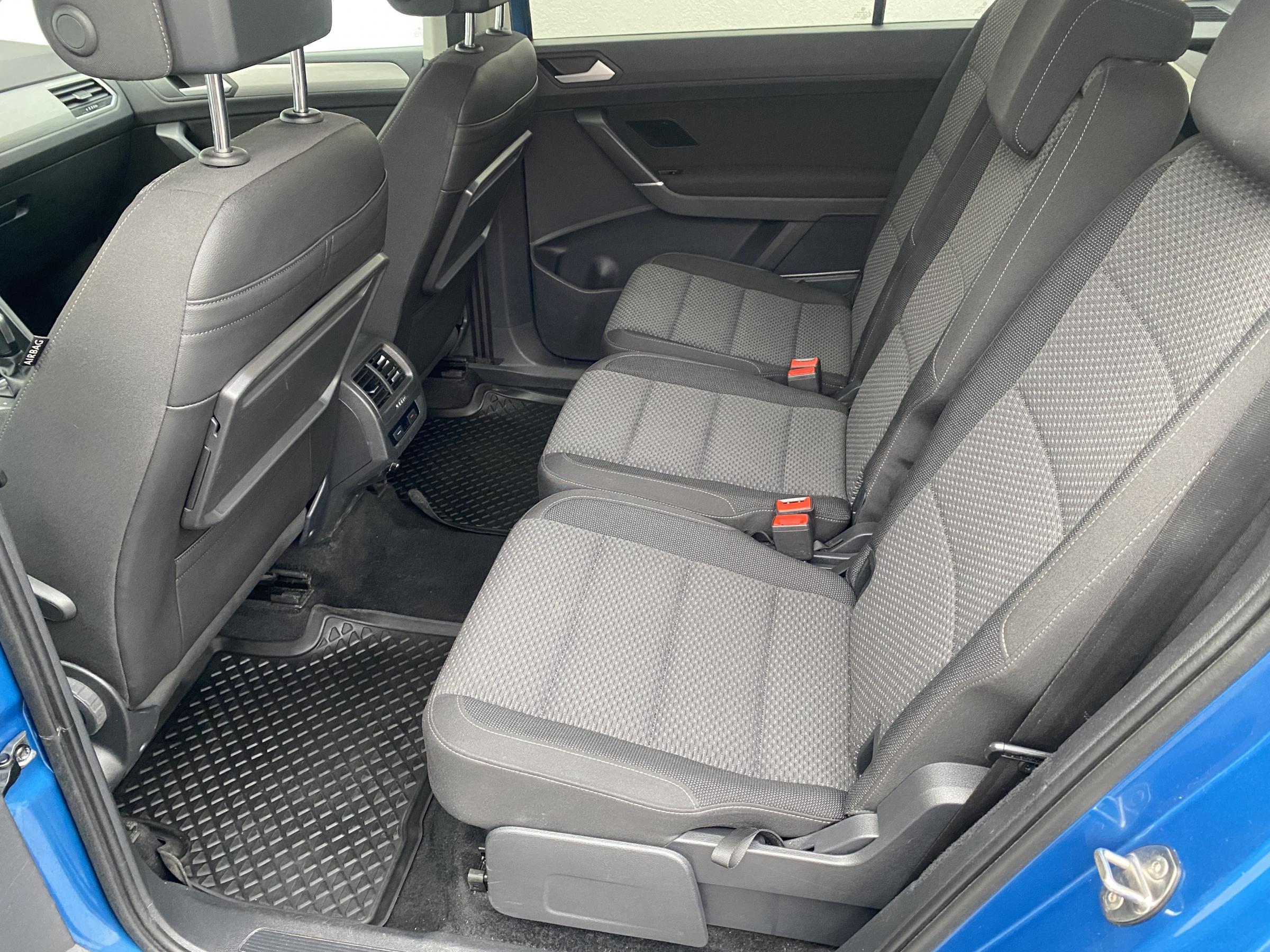 Volkswagen Touran, 2021 - pohled č. 9