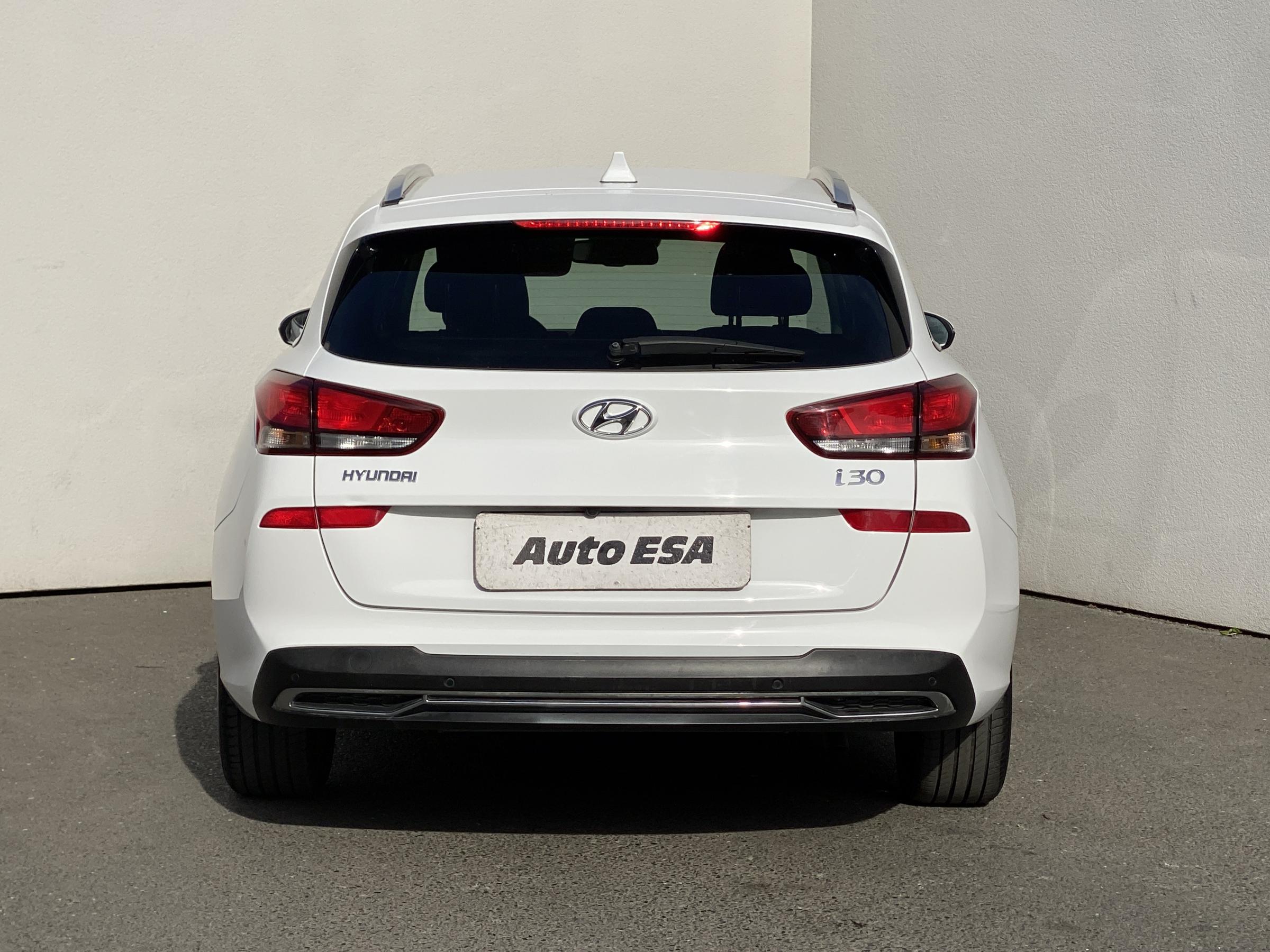 Hyundai i30, 2021 - pohled č. 5