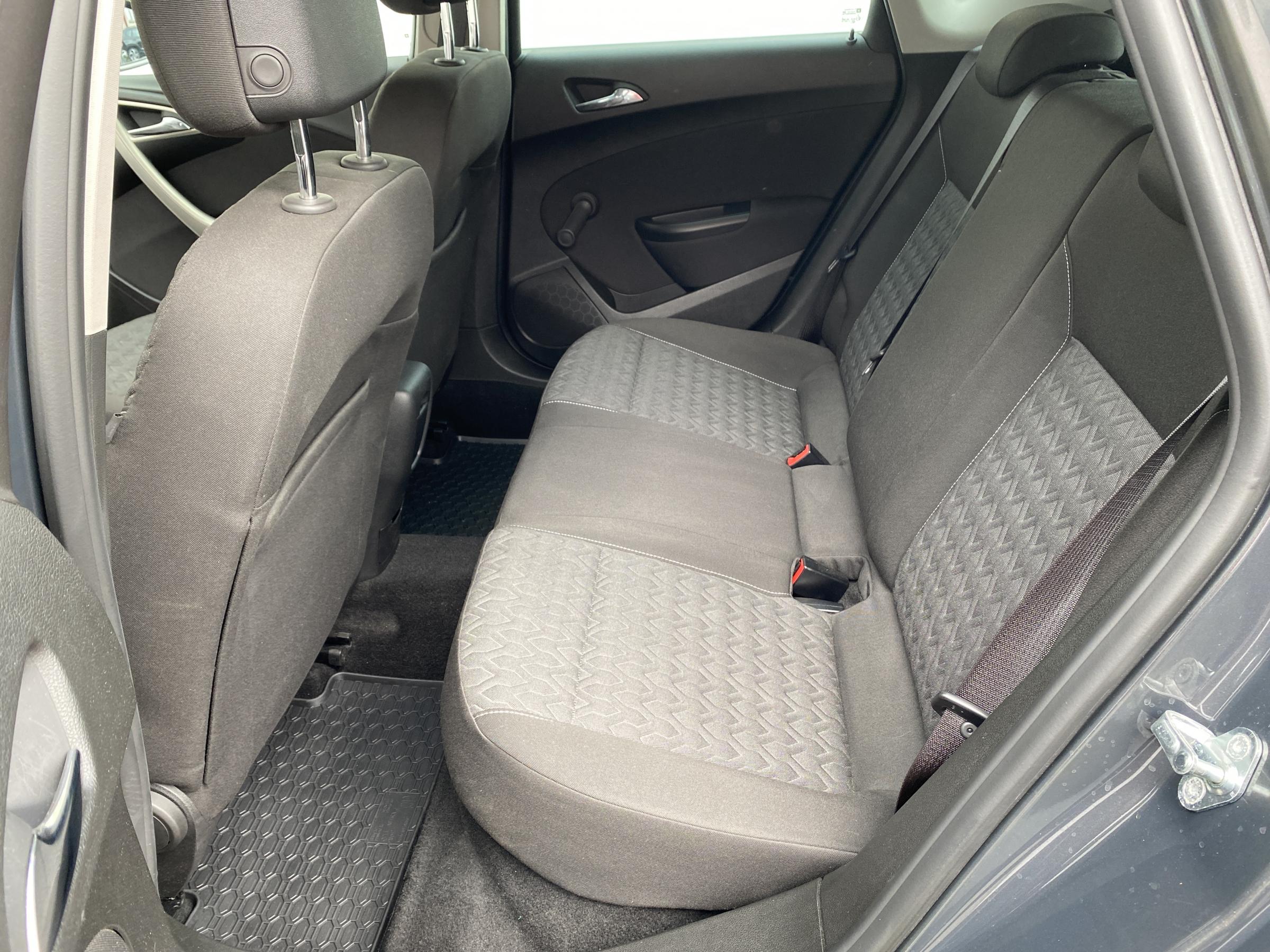 Opel Astra, 2013 - pohled č. 12