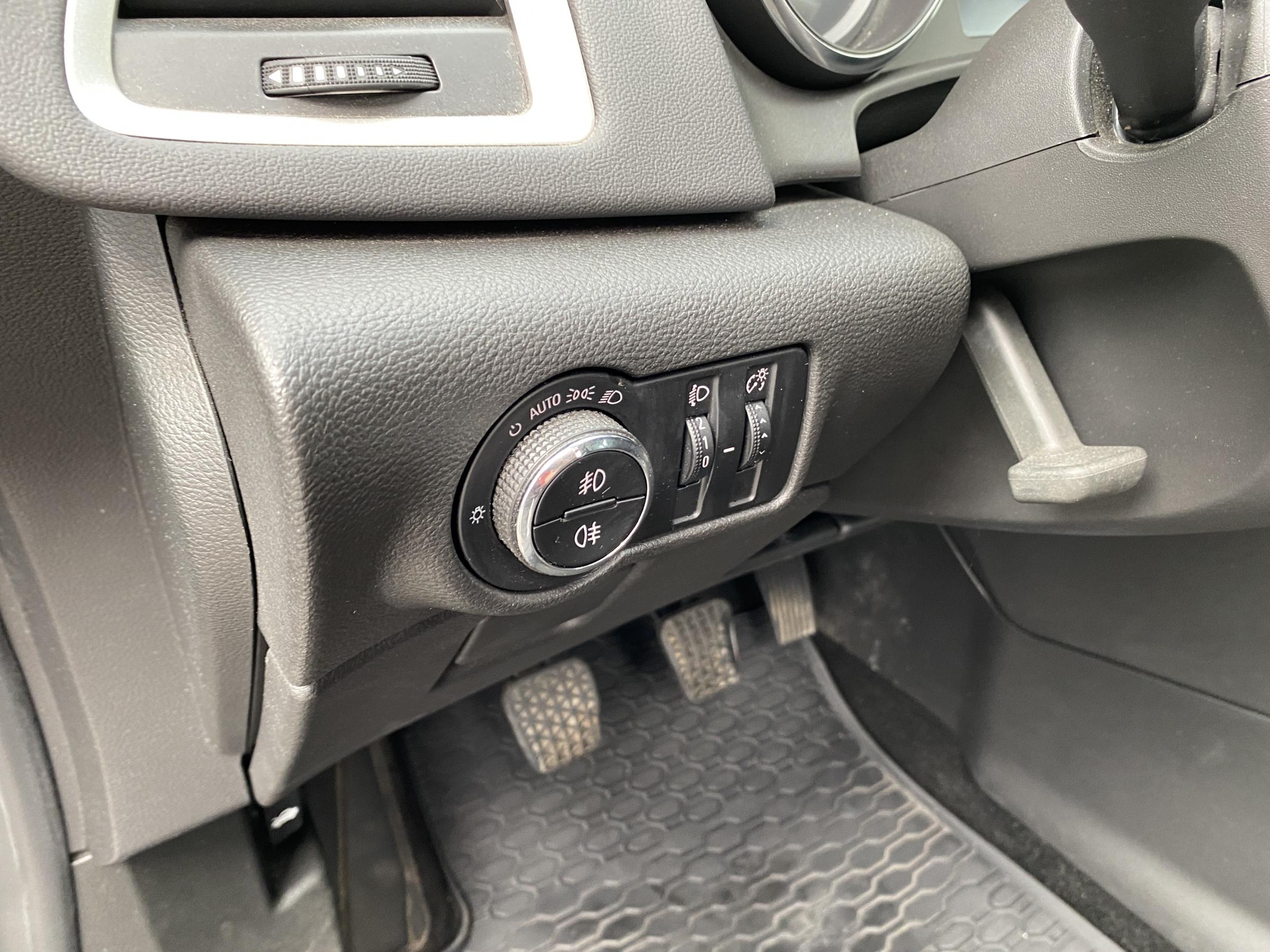 Opel Astra, 2013 - pohled č. 15