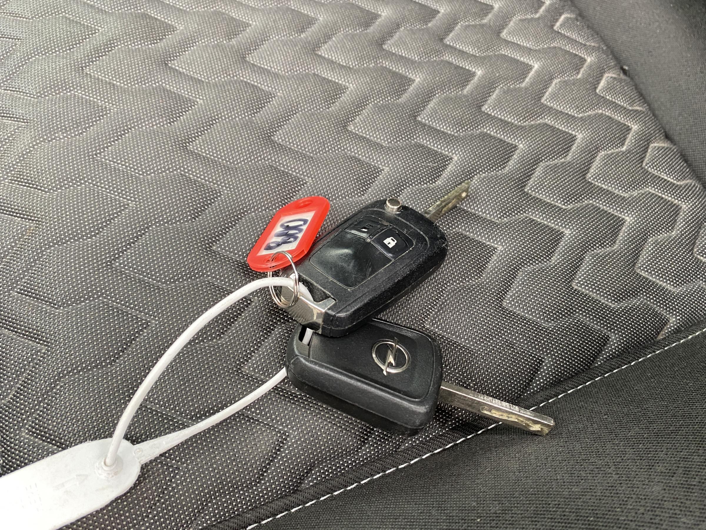 Opel Astra, 2013 - pohled č. 17