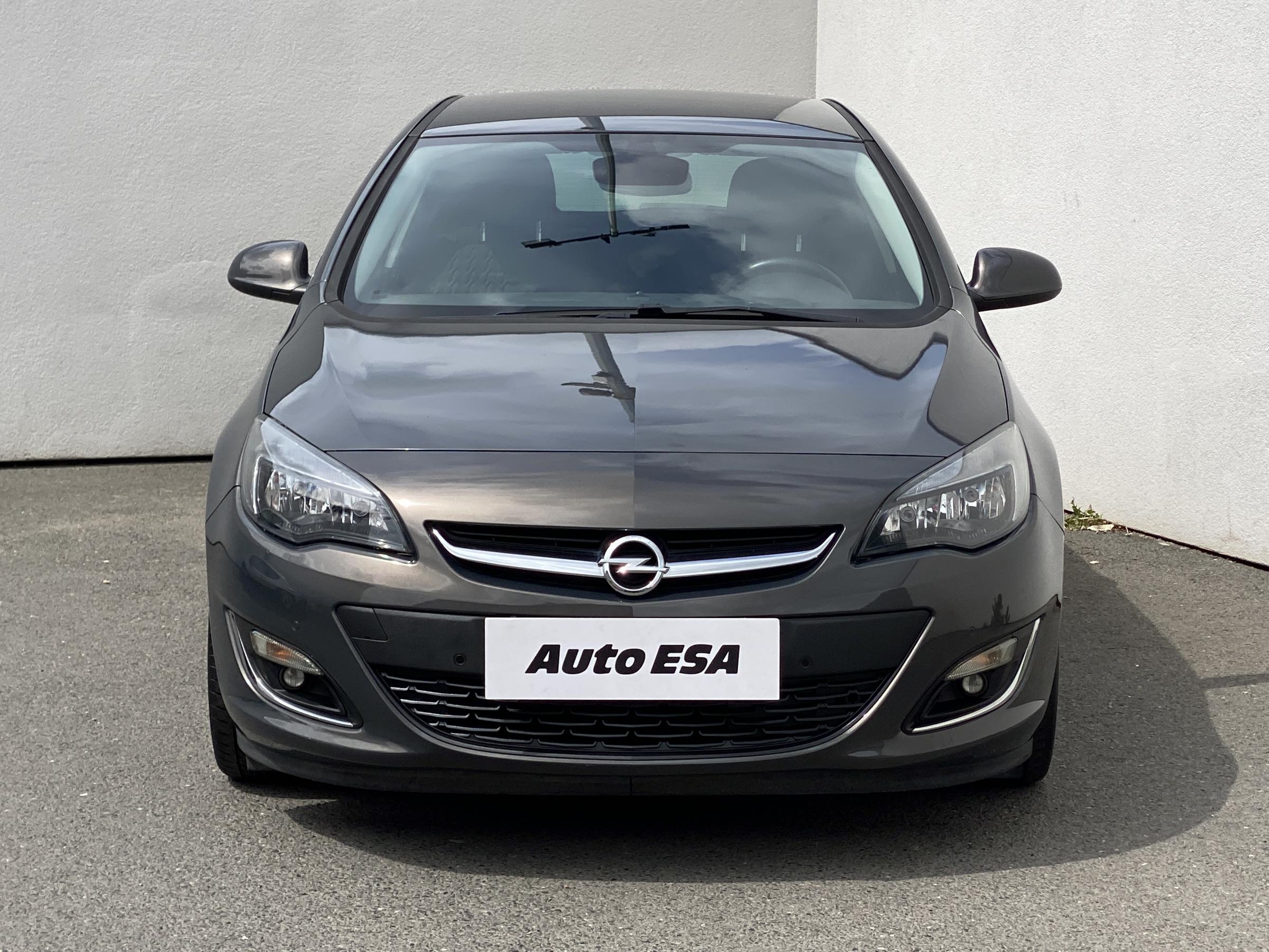 Opel Astra, 2013 - pohled č. 2