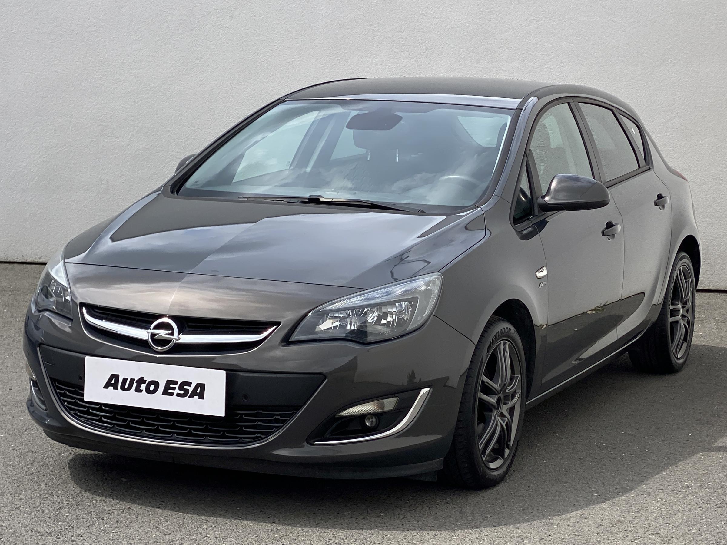 Opel Astra, 2013 - pohled č. 3